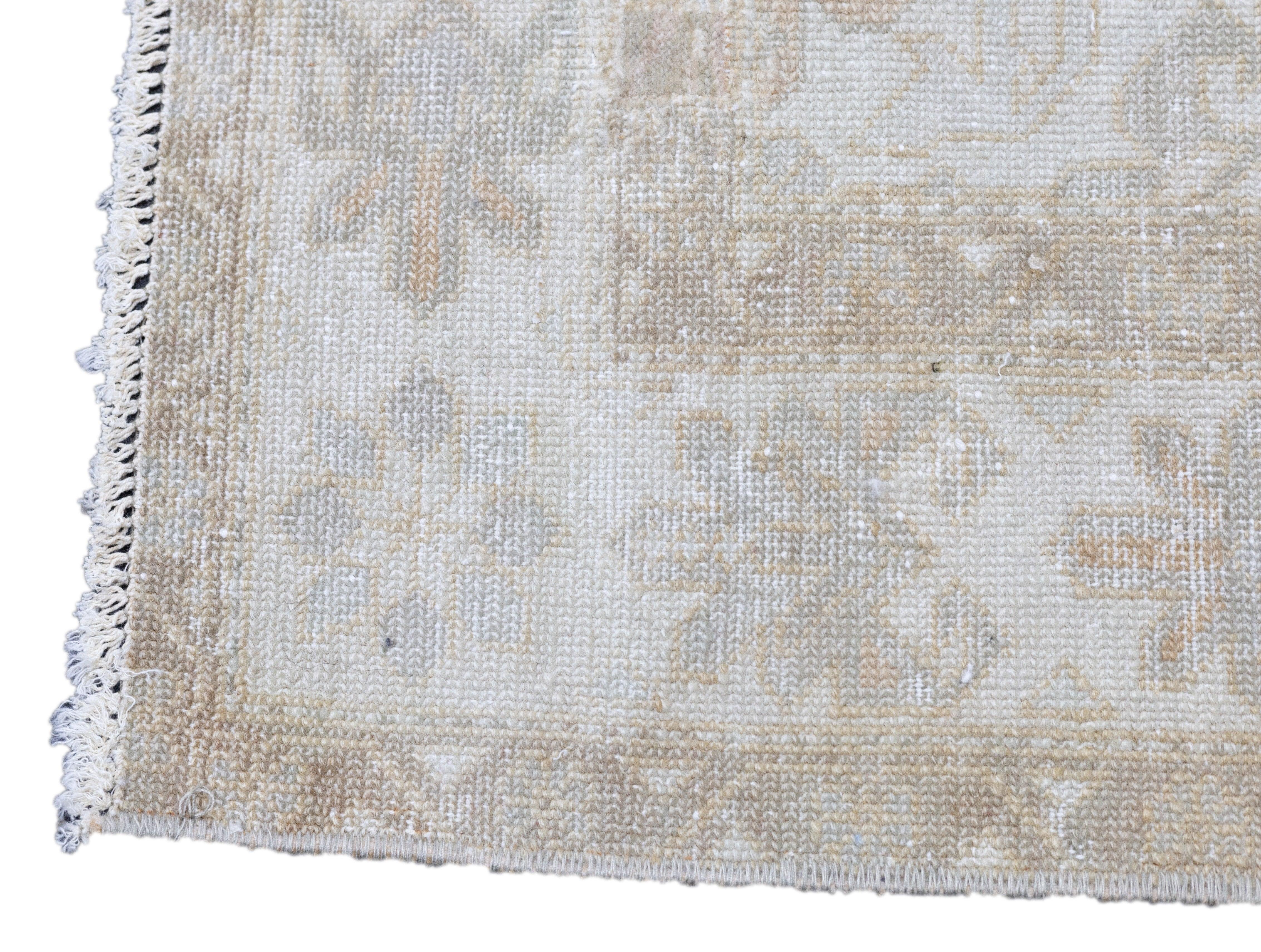 Antiker Sivas-Teppich 3'4'' x 4'2'' im Angebot 1