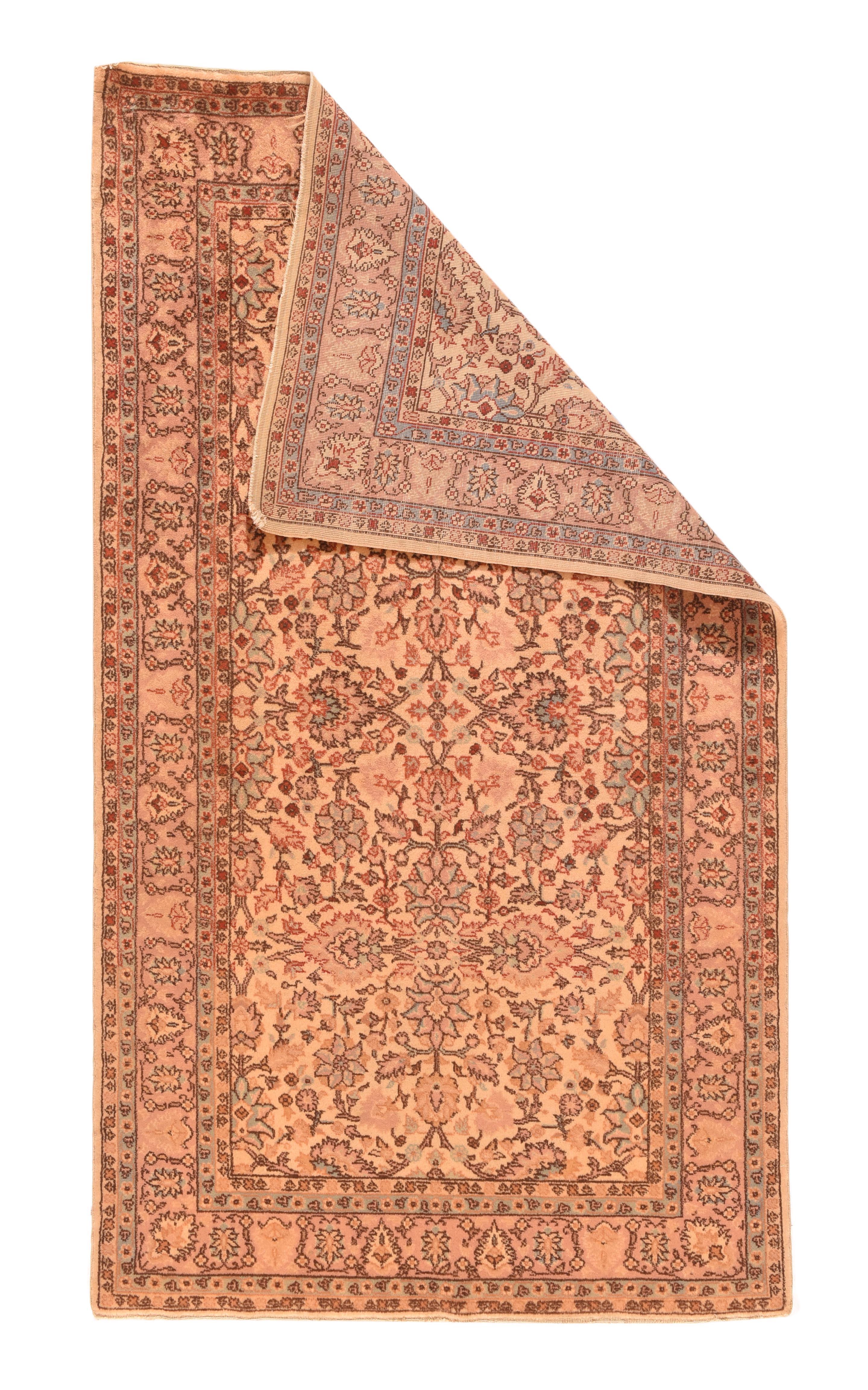 Antiker Sivas-Teppich 3'8'' x 5'7''. Die handelsüblichen zimmergroßen Teppiche und Streuteppiche mit mittlerer Knüpfung und präziser Zeichnung stammen aus Werkstätten in der ostanatolischen Stadt Sivas. Das 