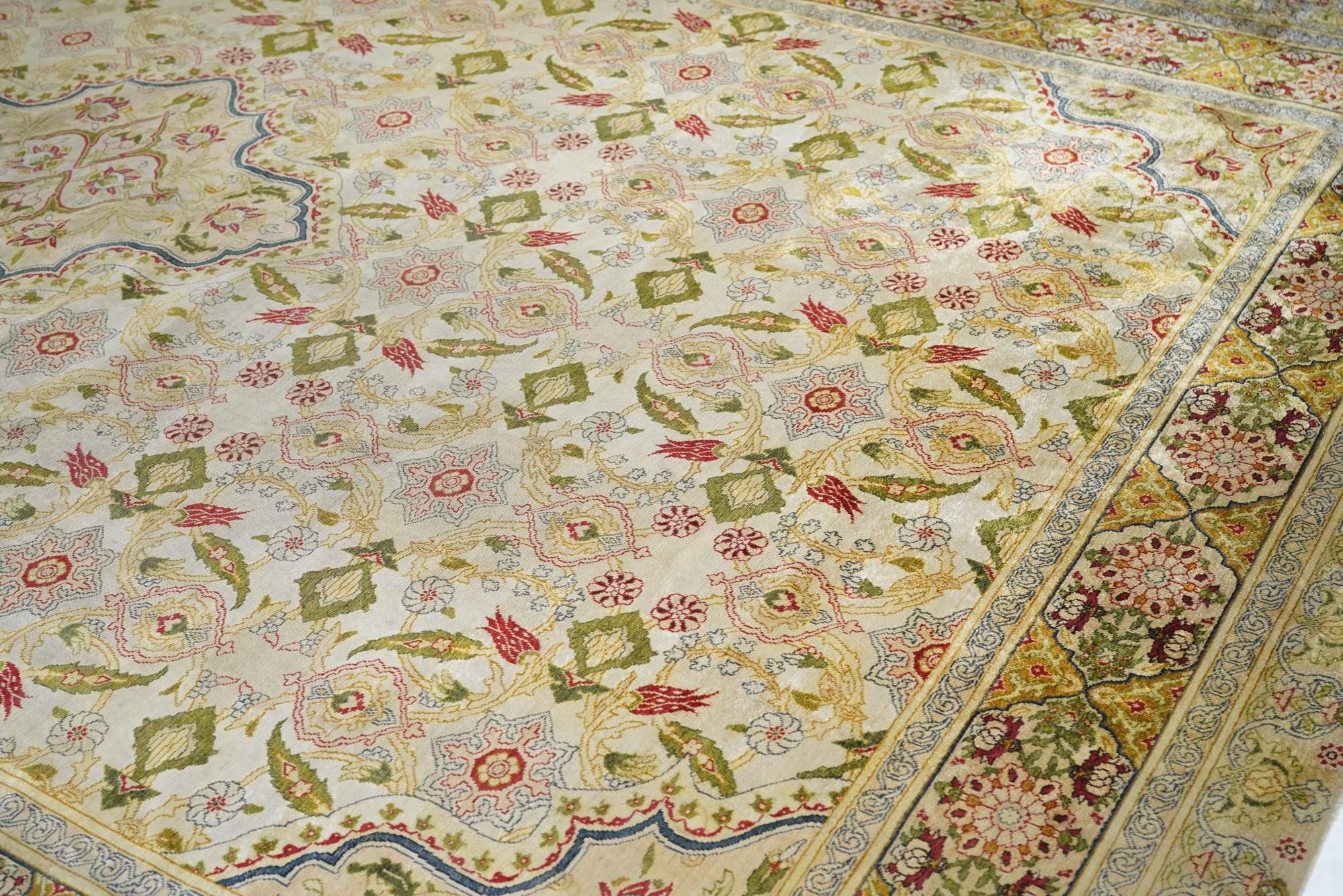 Türkischer Sivas-Teppich aus Seide, 18. Jahrhundert  im Angebot 2