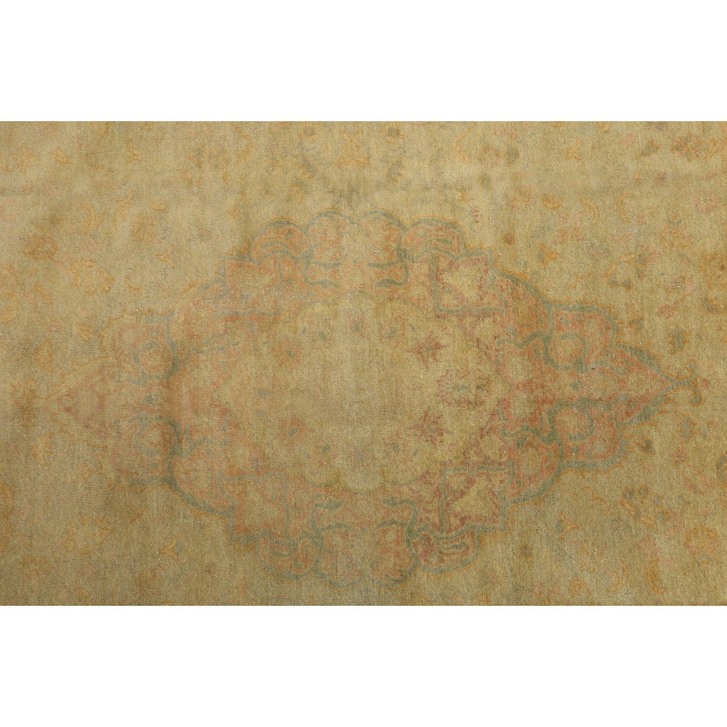 Sivas-Teppiche sind eine Art von türkischen Teppichen, die aus der Stadt Sivas in der Zentraltürkei stammen. Sivas-Teppiche sind in der Welt der Orientteppiche für ihre satten Farben, komplizierten Muster und feine Handwerkskunst bekannt und hoch
