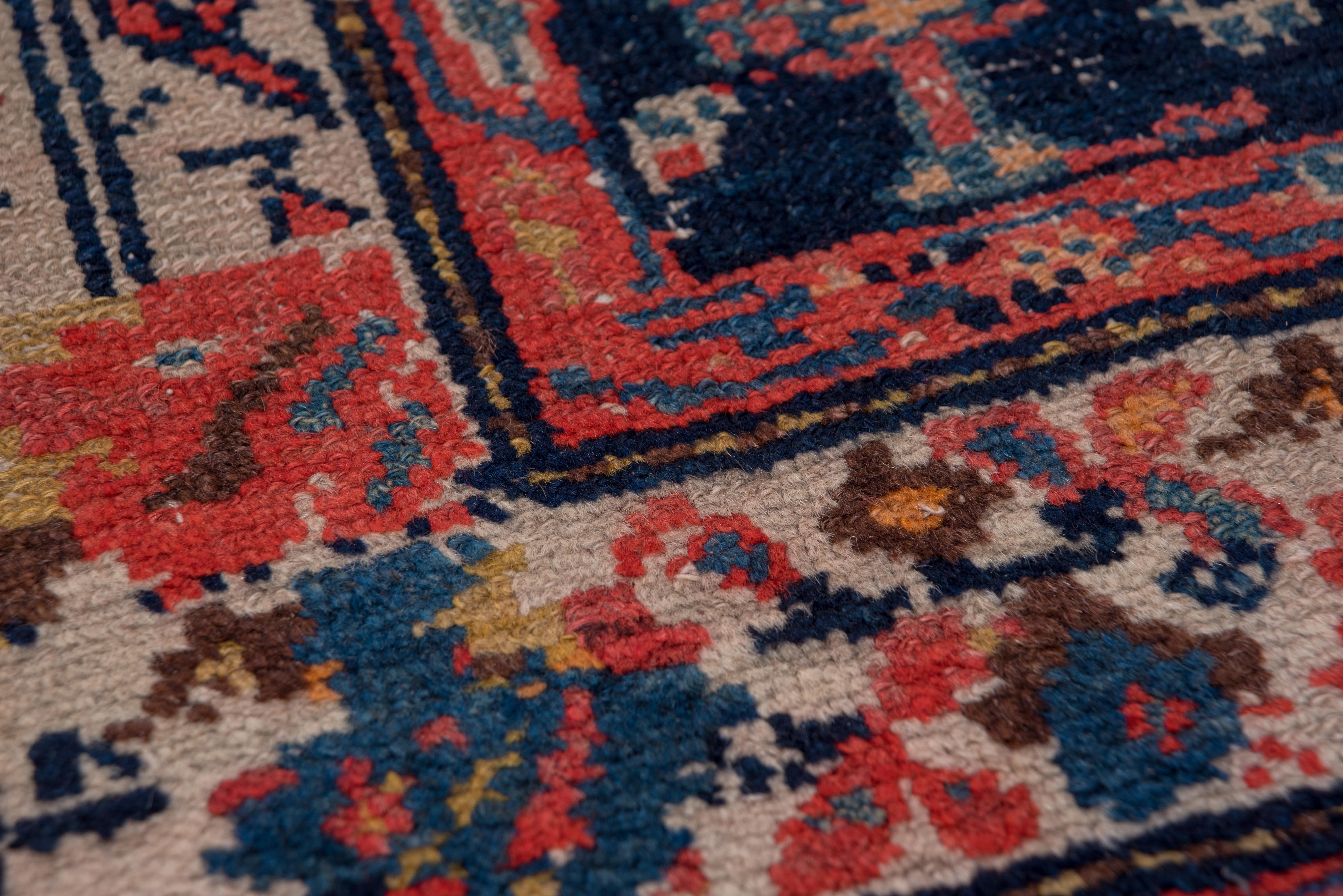 Antique Sivas Turkish Rug  In Good Condition For Sale In New York, NY