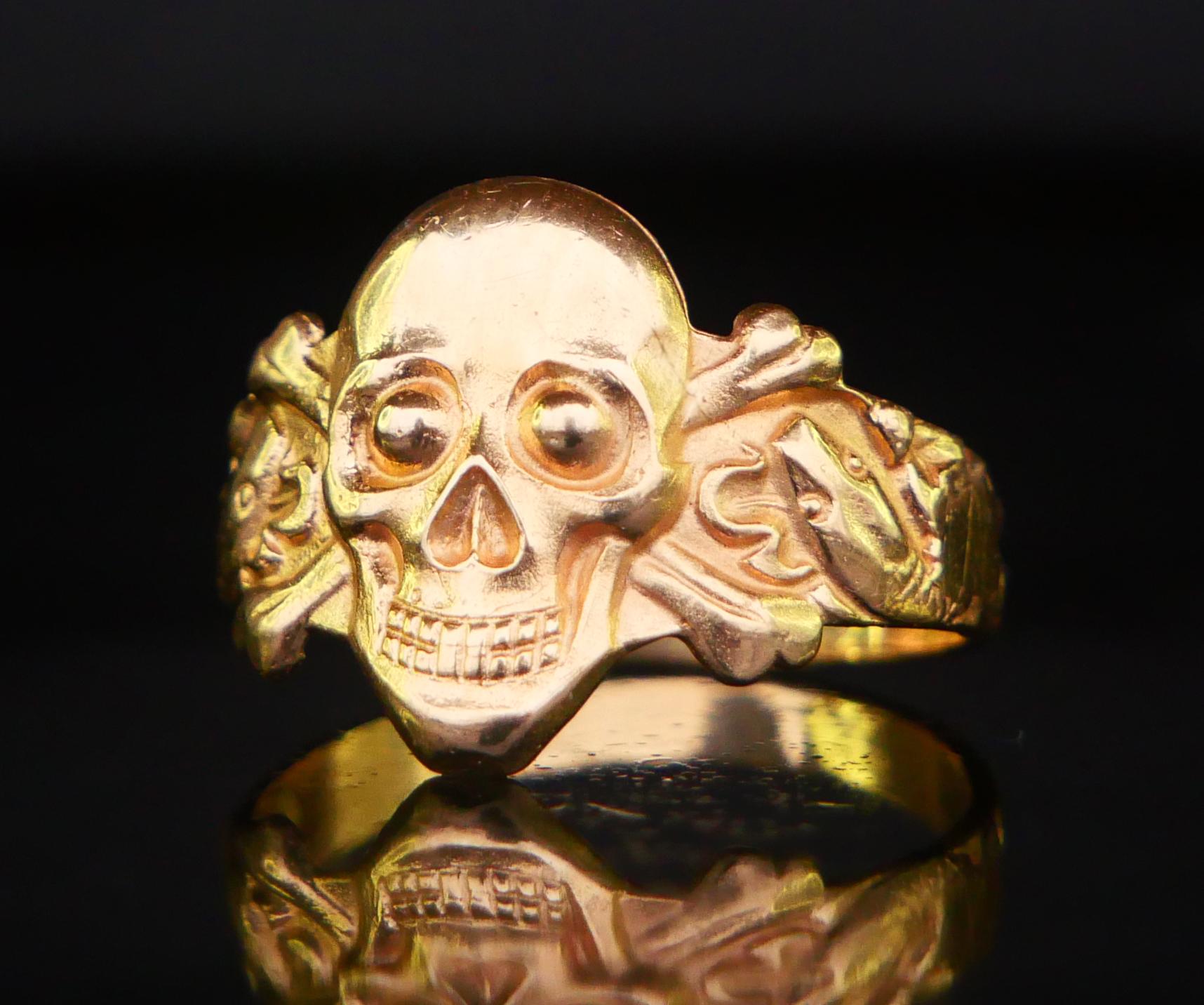 Art Nouveau Antique Totenkopf Skull and Crossbones Men Ring solid 18K Gold Ø 11.5 US / 5.4gr For Sale