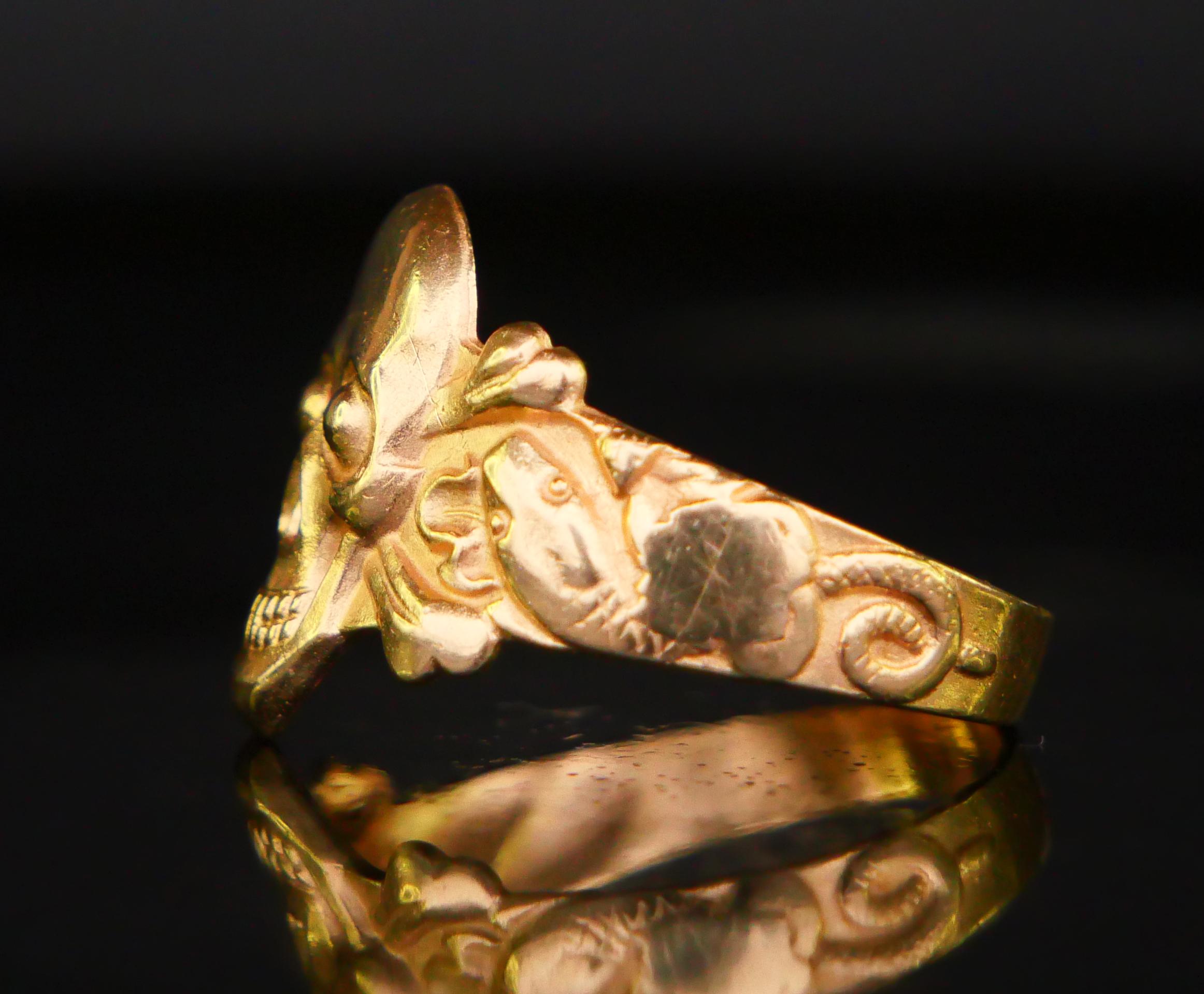 Men's Antique Totenkopf Skull and Crossbones Men Ring solid 18K Gold Ø 11.5 US / 5.4gr For Sale