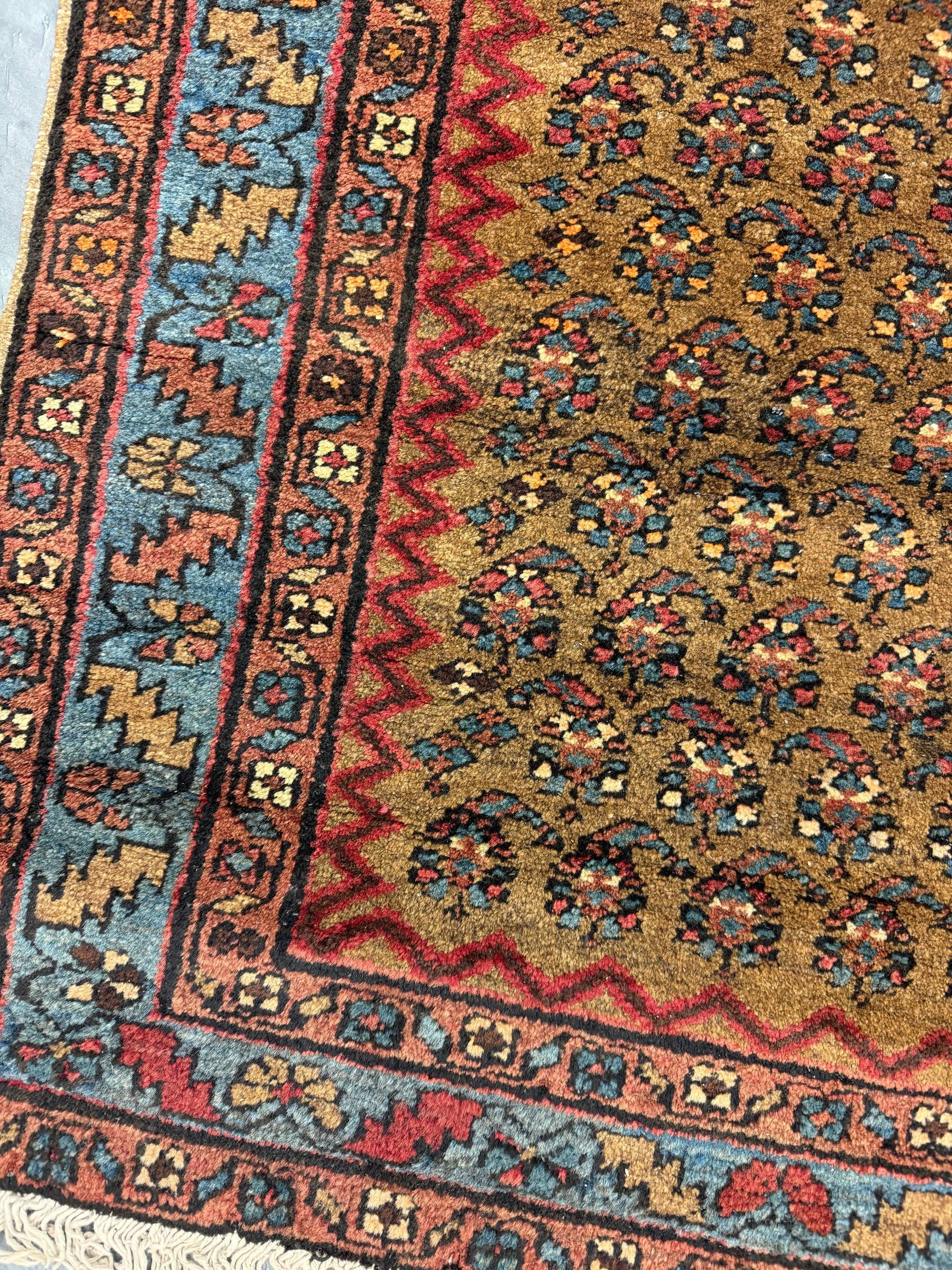 Chemin de table antique bleu ciel et camel, A.I.C., c. 1920-30's Bon état - En vente à Milwaukee, WI
