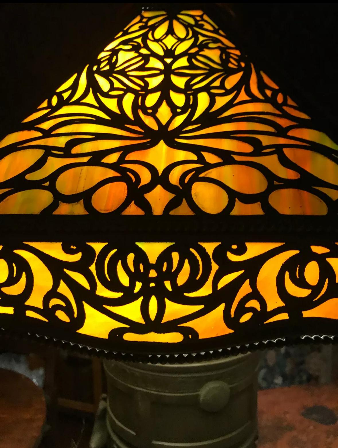 Antike Tischlampe aus Schlackenglas - W5820   VERKAUF  20%   AUS (Arts and Crafts) im Angebot