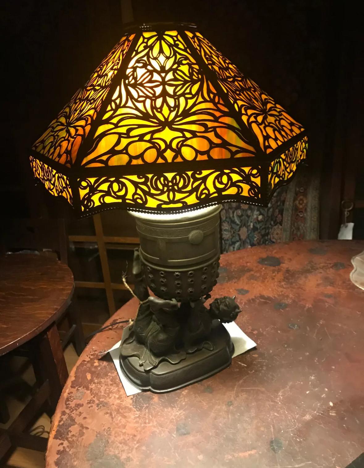 Antike Tischlampe aus Schlackenglas - W5820   VERKAUF  20%   AUS (amerikanisch) im Angebot
