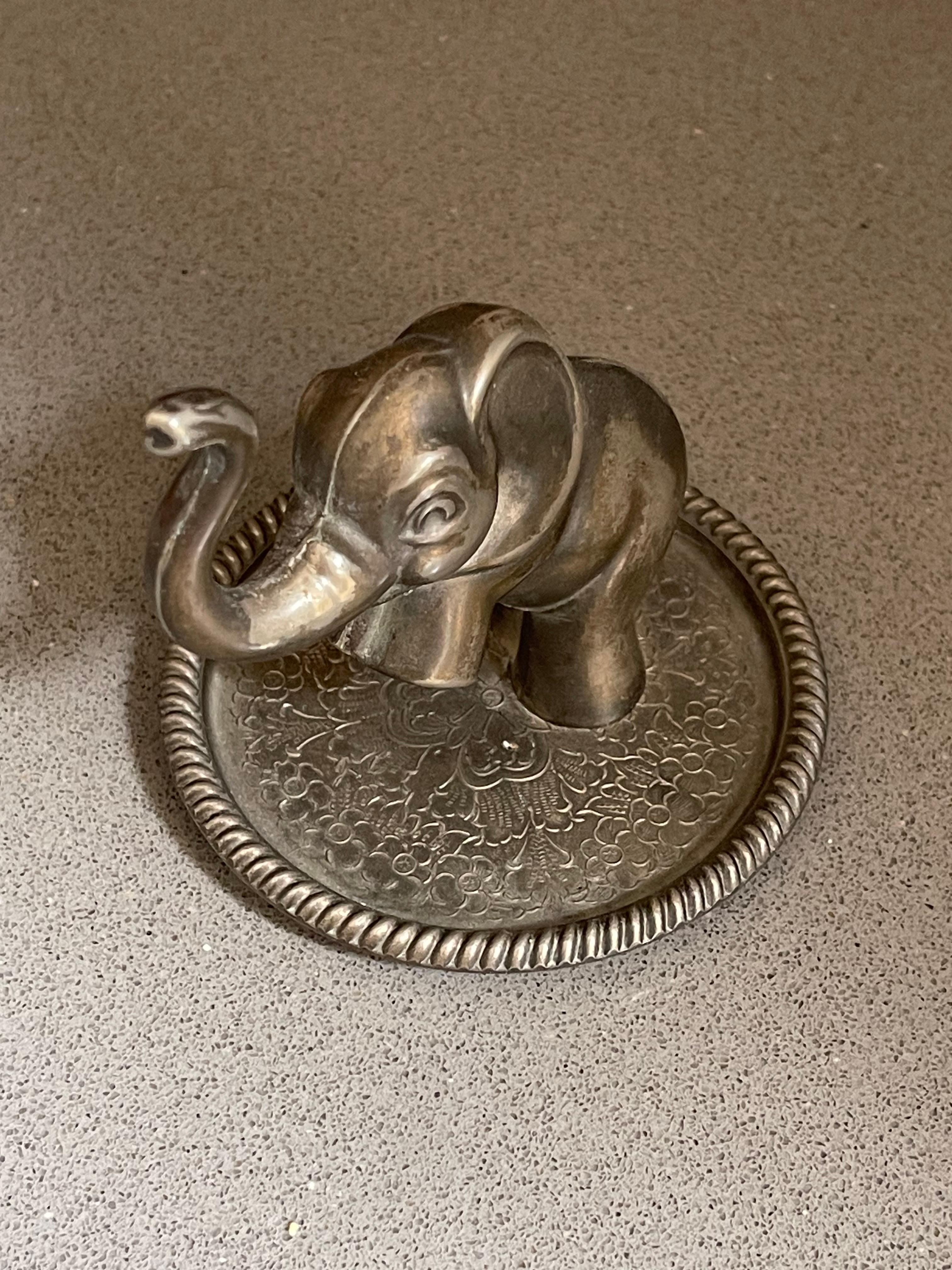 Brossé Porte-bagues en argent antique Elephant Organisateur de bijoux décoratif Home Decor en vente