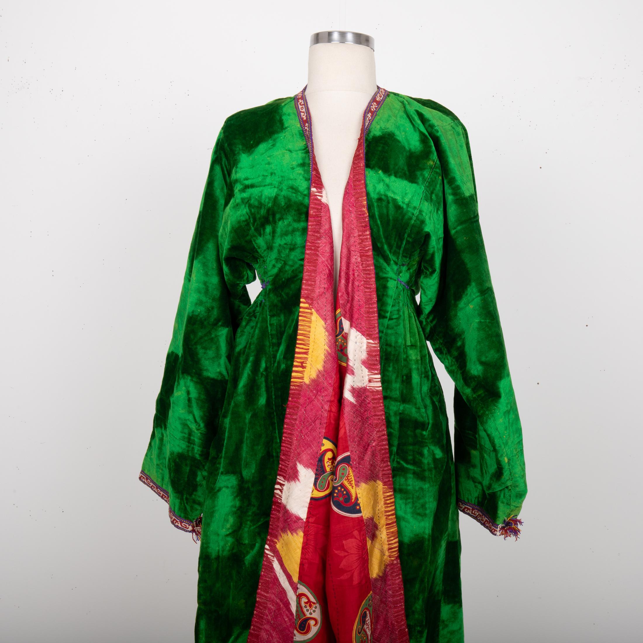 Antiker Samt Chapan, Usbekistan, Anfang 20. im Angebot 6