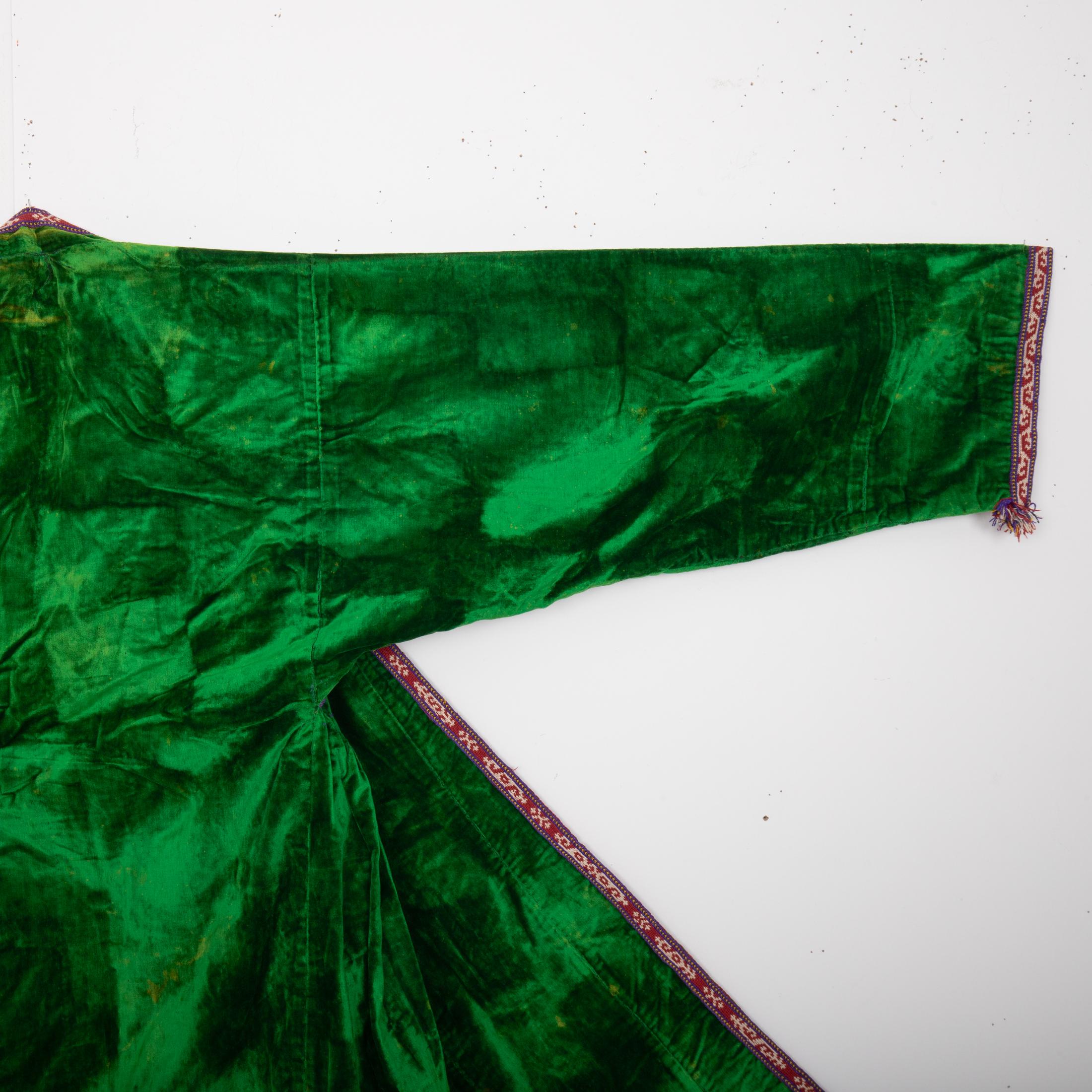 Antiker Samt Chapan, Usbekistan, Anfang 20. (Gewebt) im Angebot