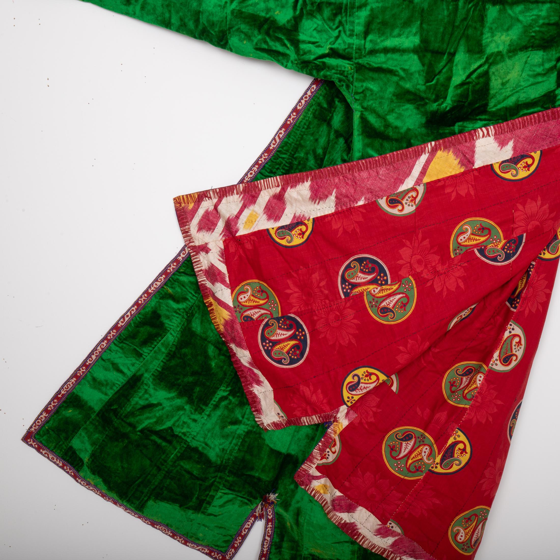 Antiker Samt Chapan, Usbekistan, Anfang 20. (20. Jahrhundert) im Angebot