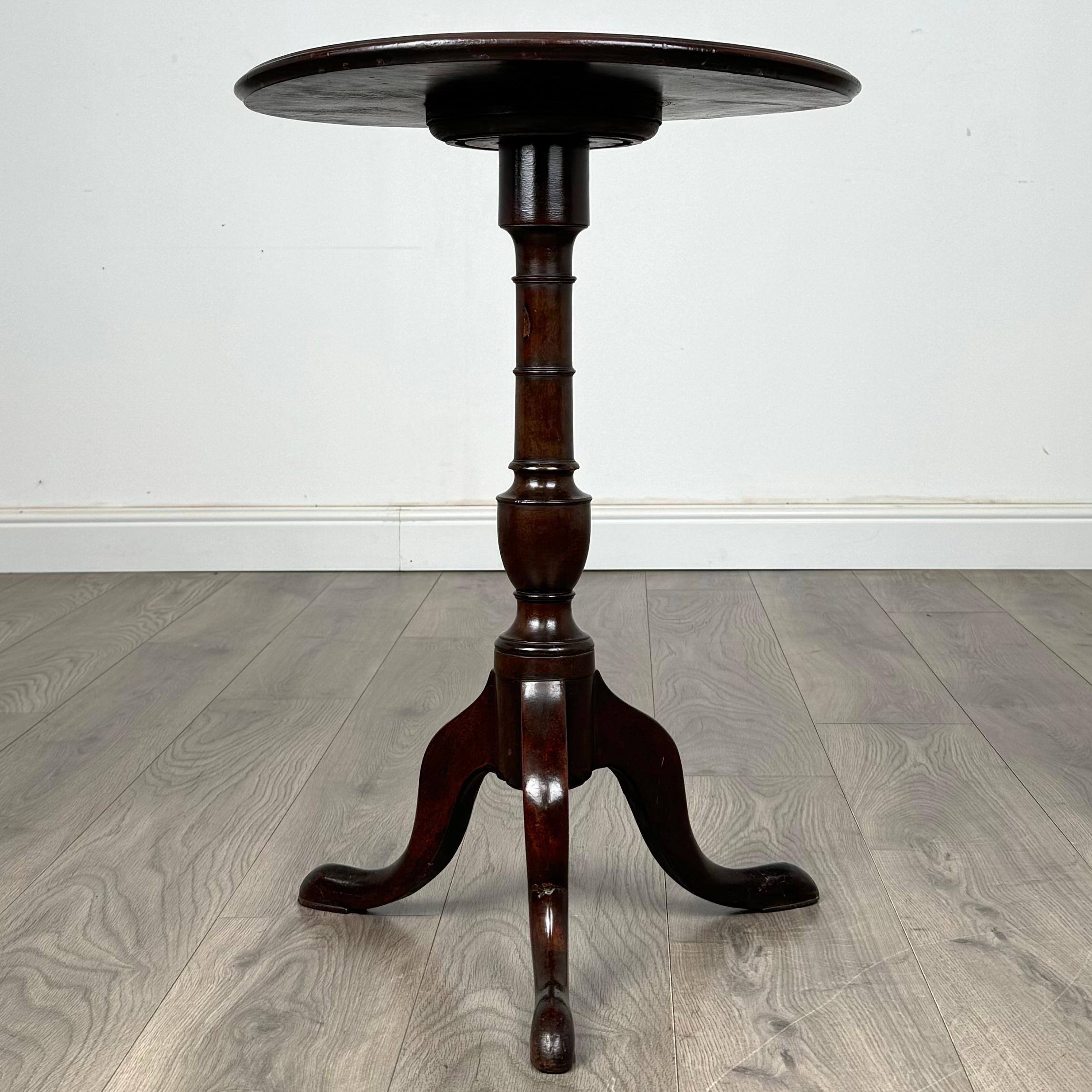 A charming small 18th-century tripod table in mahogany, showcasing the fine quality and craftsmanship typical of the period. This exquisite piece features a beautifully decorated raised gallery around the edge of the tabletop, adding a touch of