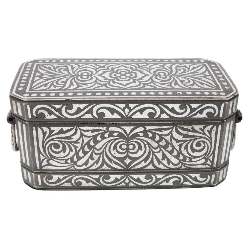 Pequeña caja antigua de nueces de betel, Maranao, sur de Filipinas (Mindanao).