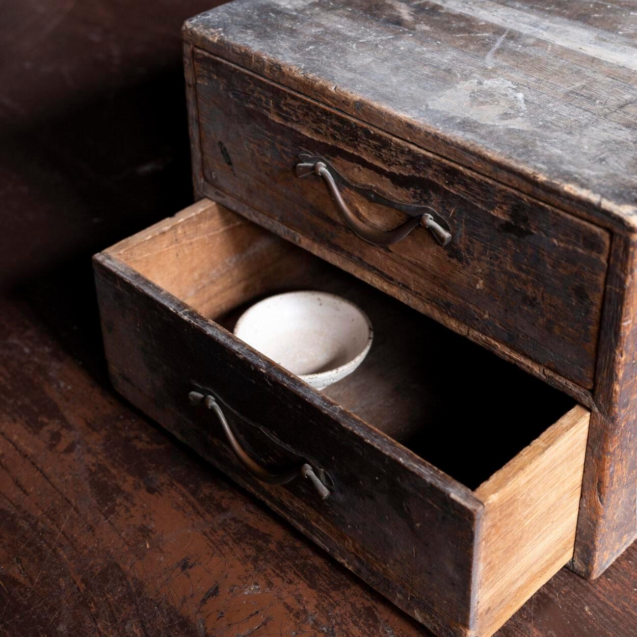 Antique Small Chest of Drawers from Edo period 19th Century, Japan In Good Condition For Sale In Edogawa-ku Tokyo, JP