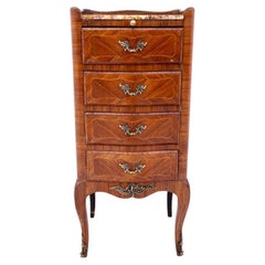Commodes and Chests of Drawers