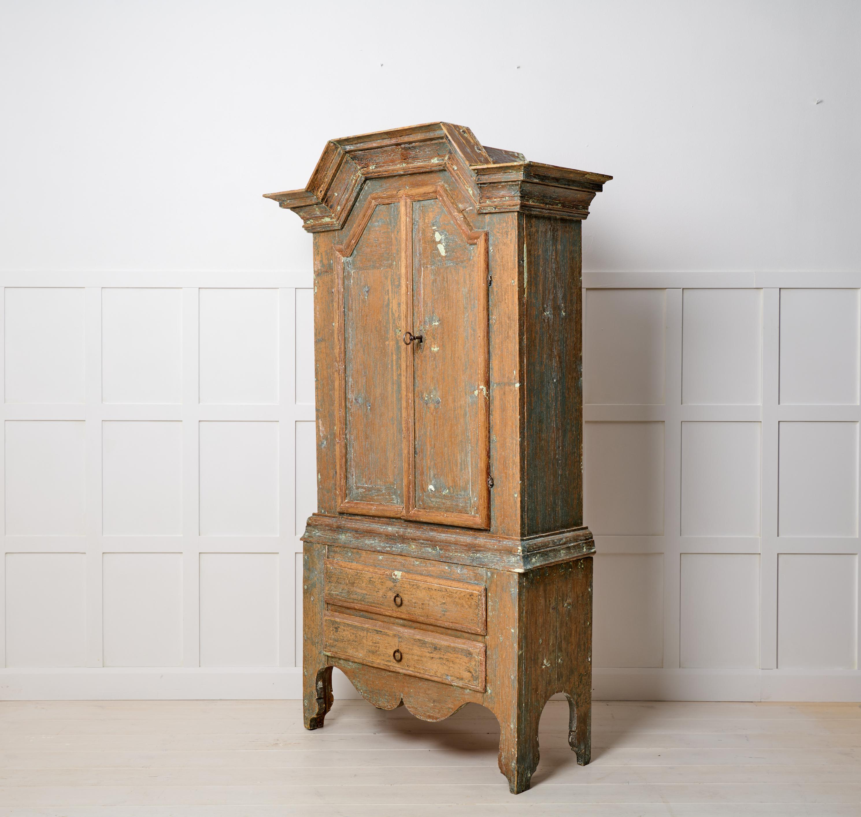 Antique Small Country Cabinet, Genuine Rustic Country Pine Furniture Sweden In Good Condition In Kramfors, SE