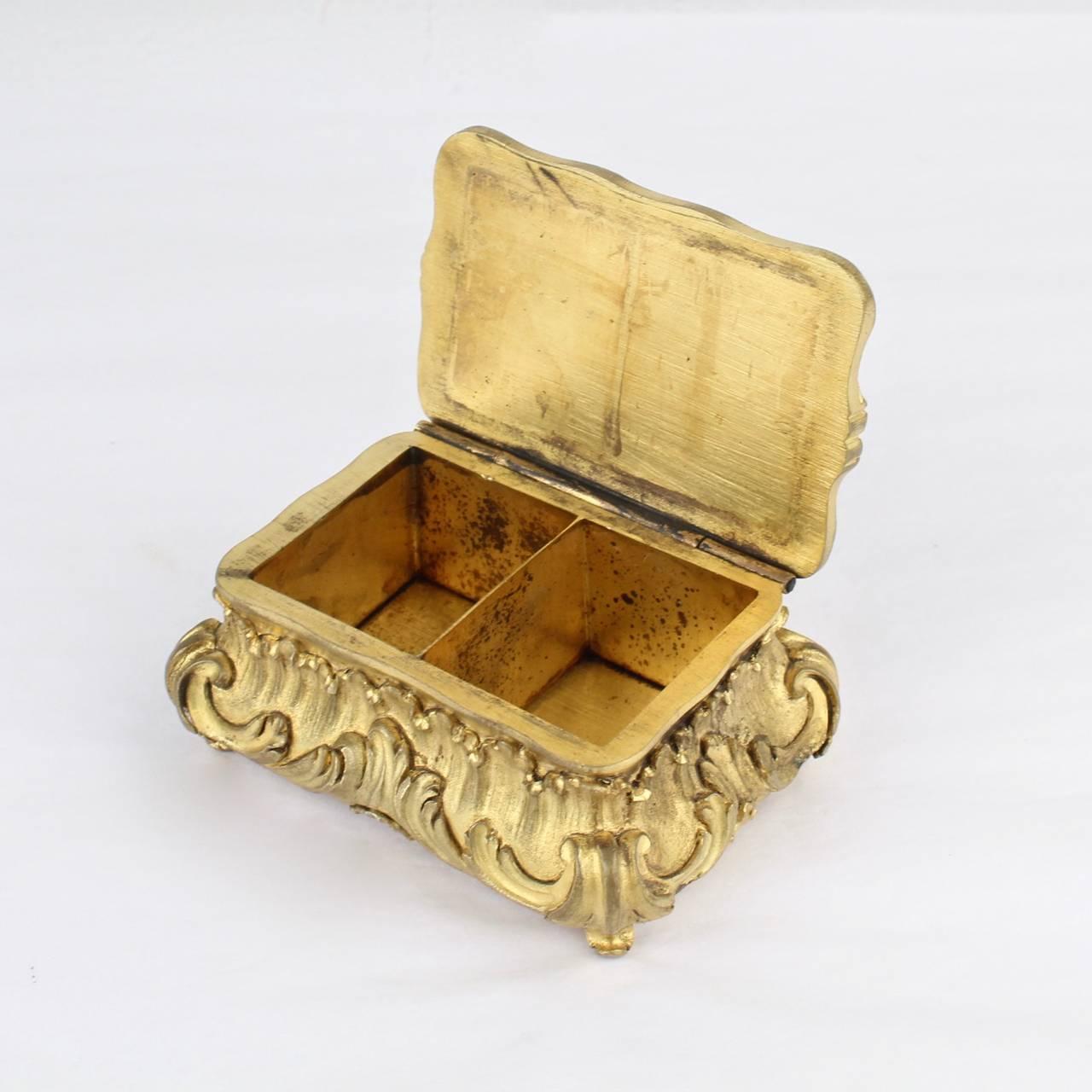 Antique Small Doré Gilt Bronze Table Box or Casket, 19th Century (19. Jahrhundert)
