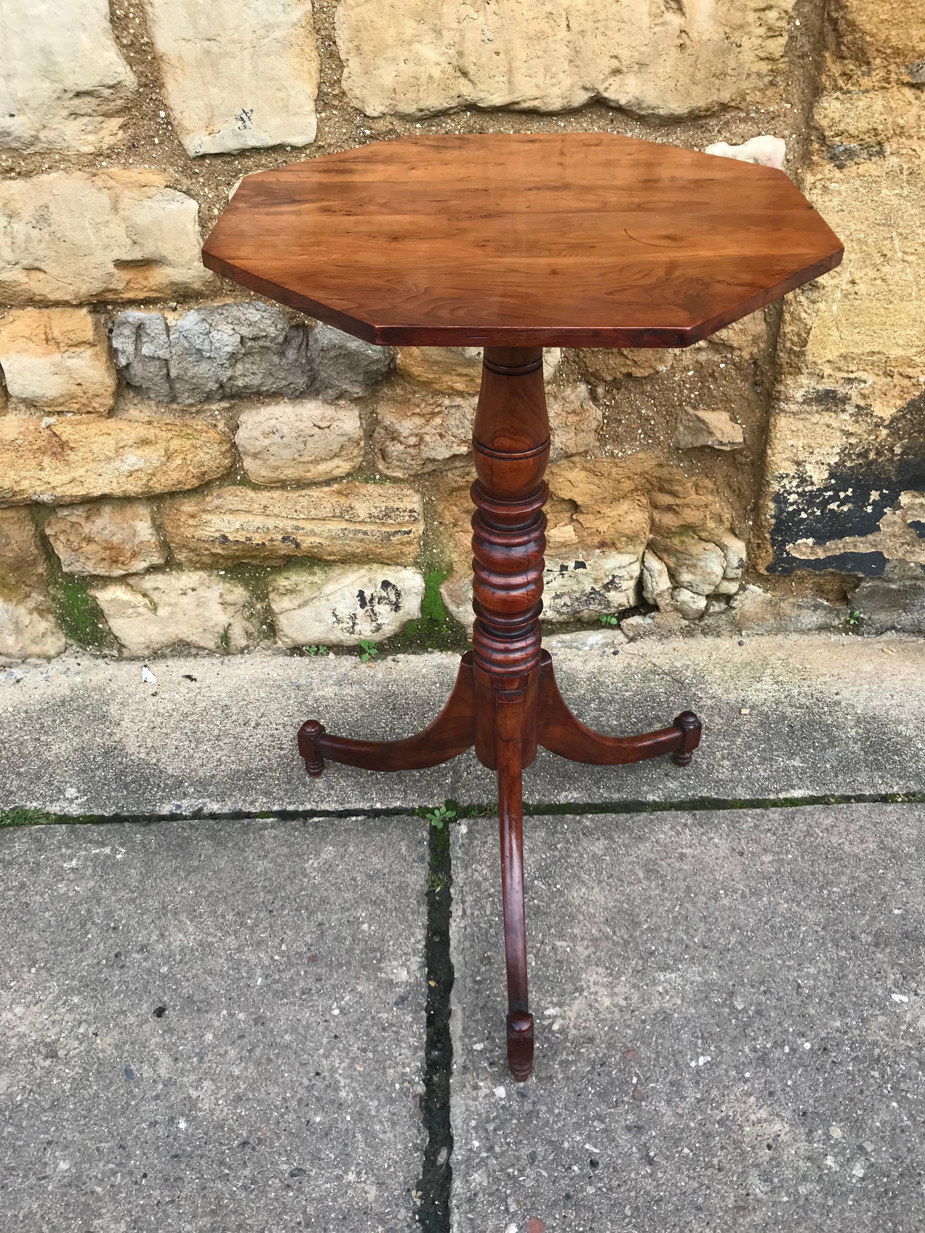 Small Yew Wood Tripod Table/Kettle Stand, Circa 1825 For Sale 5