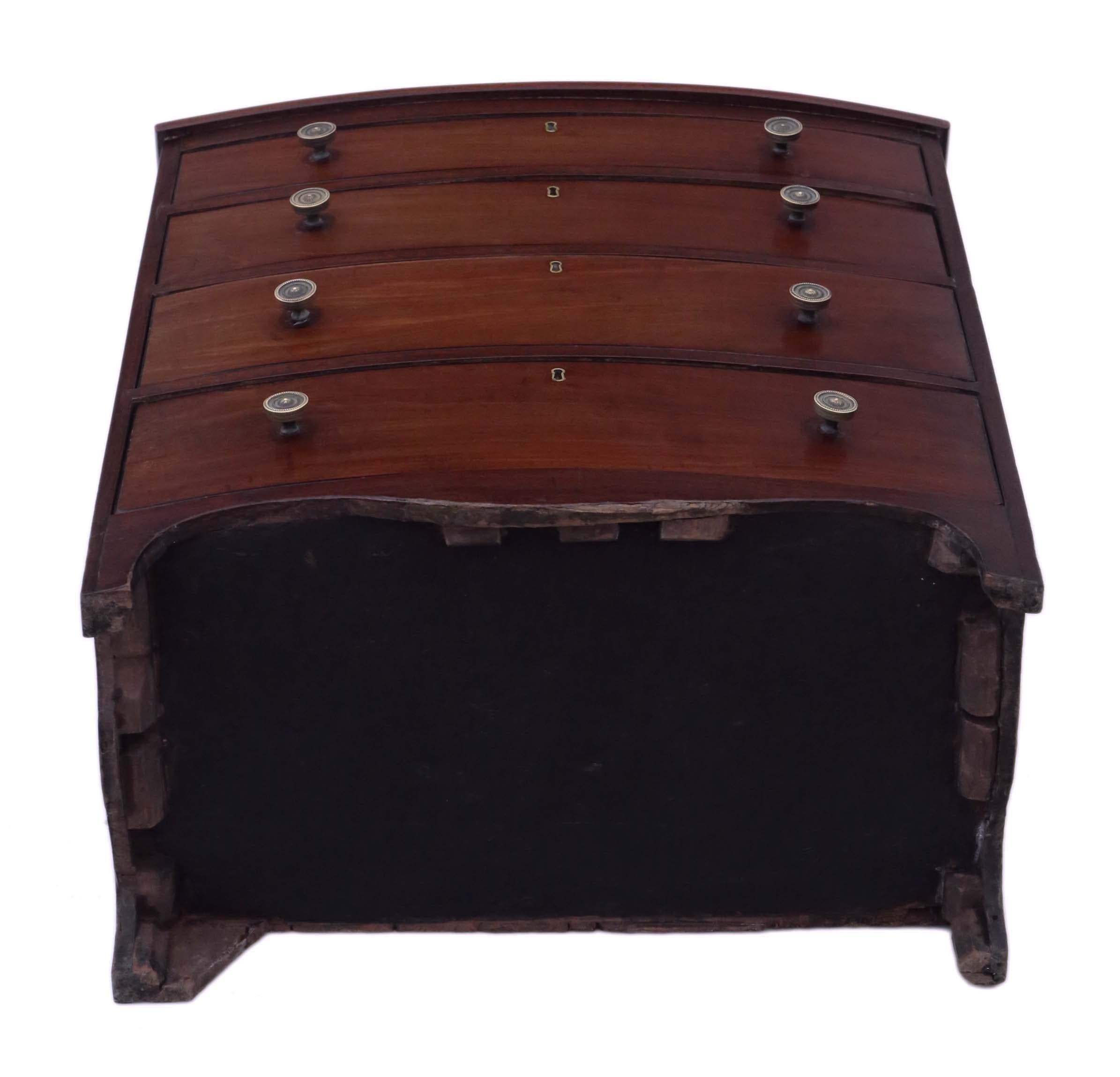 Antique Small Georgian 19th Century Mahogany Bow Front Chest of Drawers For Sale 3