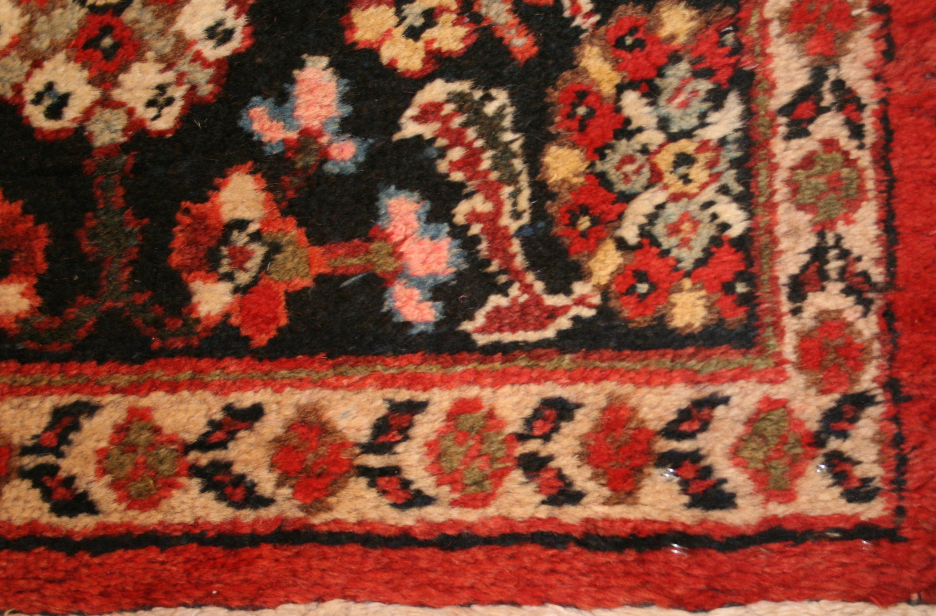Antiker kleiner Mahal-Teppich mit großformatigem All-Over-Muster (Sultanabad) im Angebot