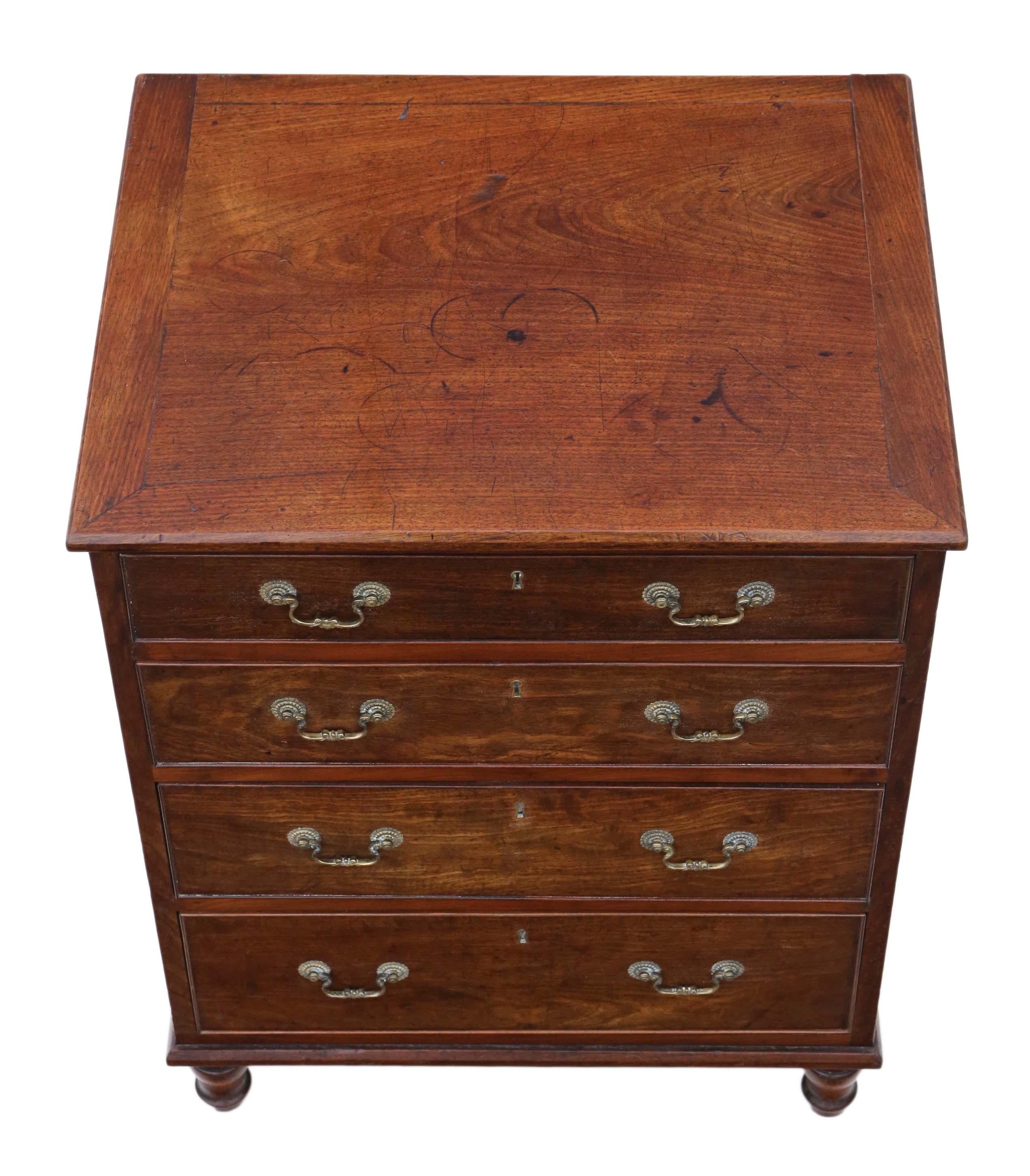 Antique fine quality small mahogany chest of drawers, 19th century.

This is a lovely chest, that is full of age and character. Solid mahogany top and sides.

A rare quality piece with clean simple lines and compact dimensions. Original handles