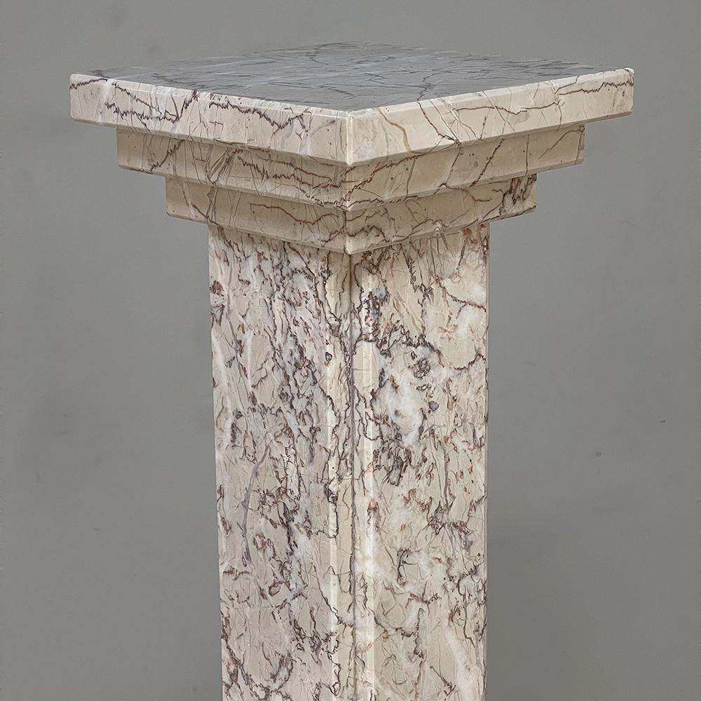 Antico piccolo piedistallo neoclassico in marmo in vendita 4