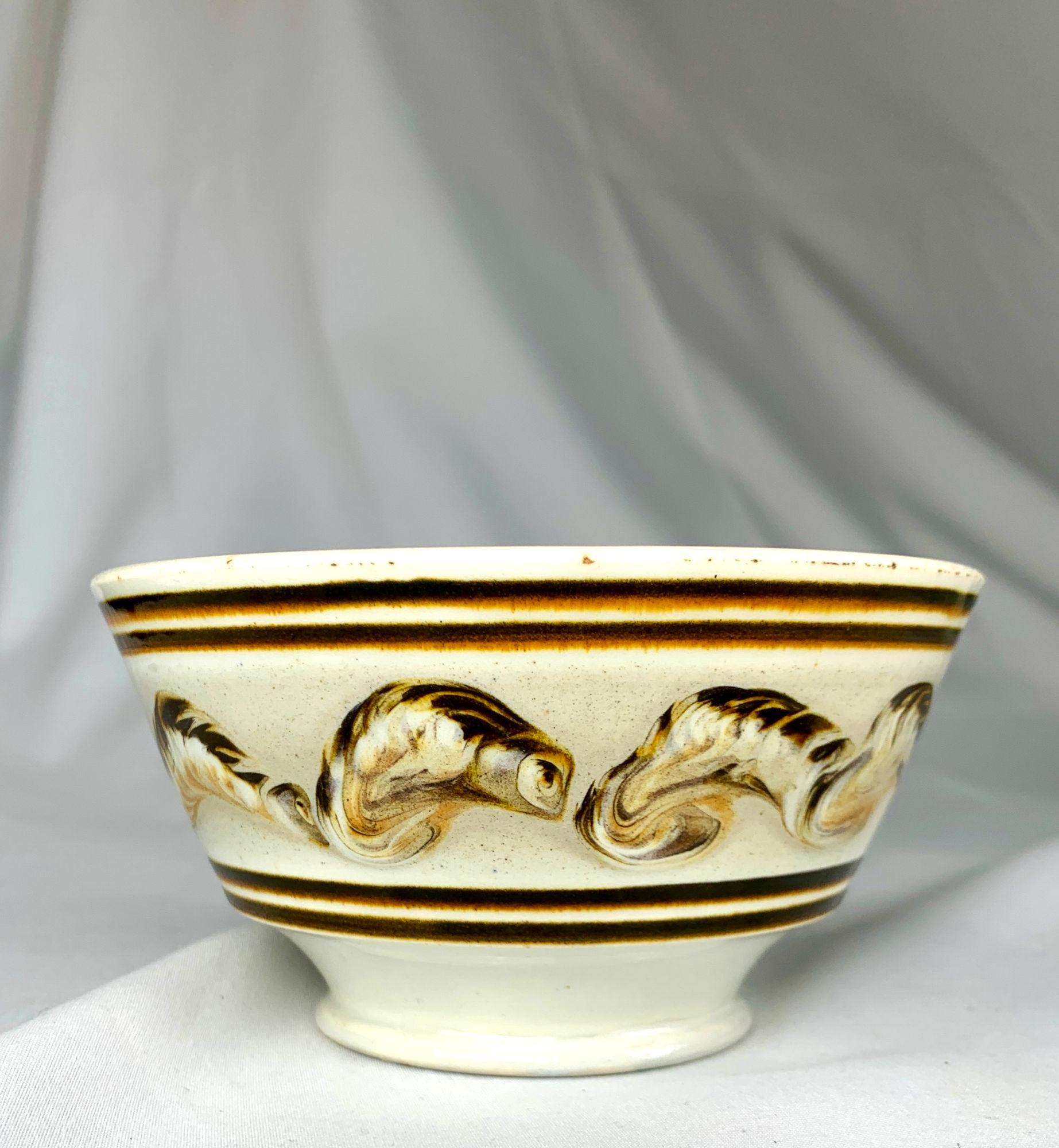 Antique Small Mochaware Bowl England Circa 1820 In Excellent Condition For Sale In Katonah, NY
