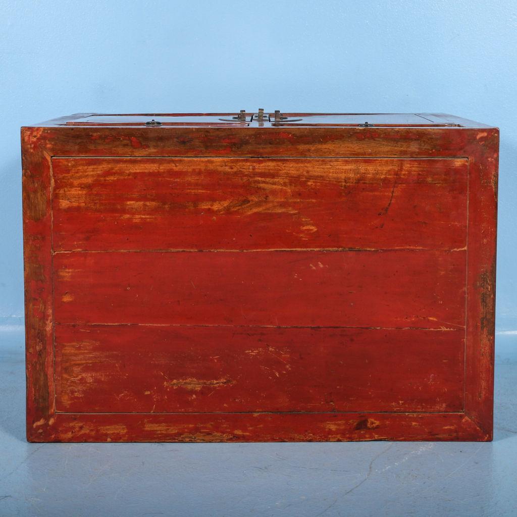 Antikes kleines rot lackiertes chinesisches Sideboard 3