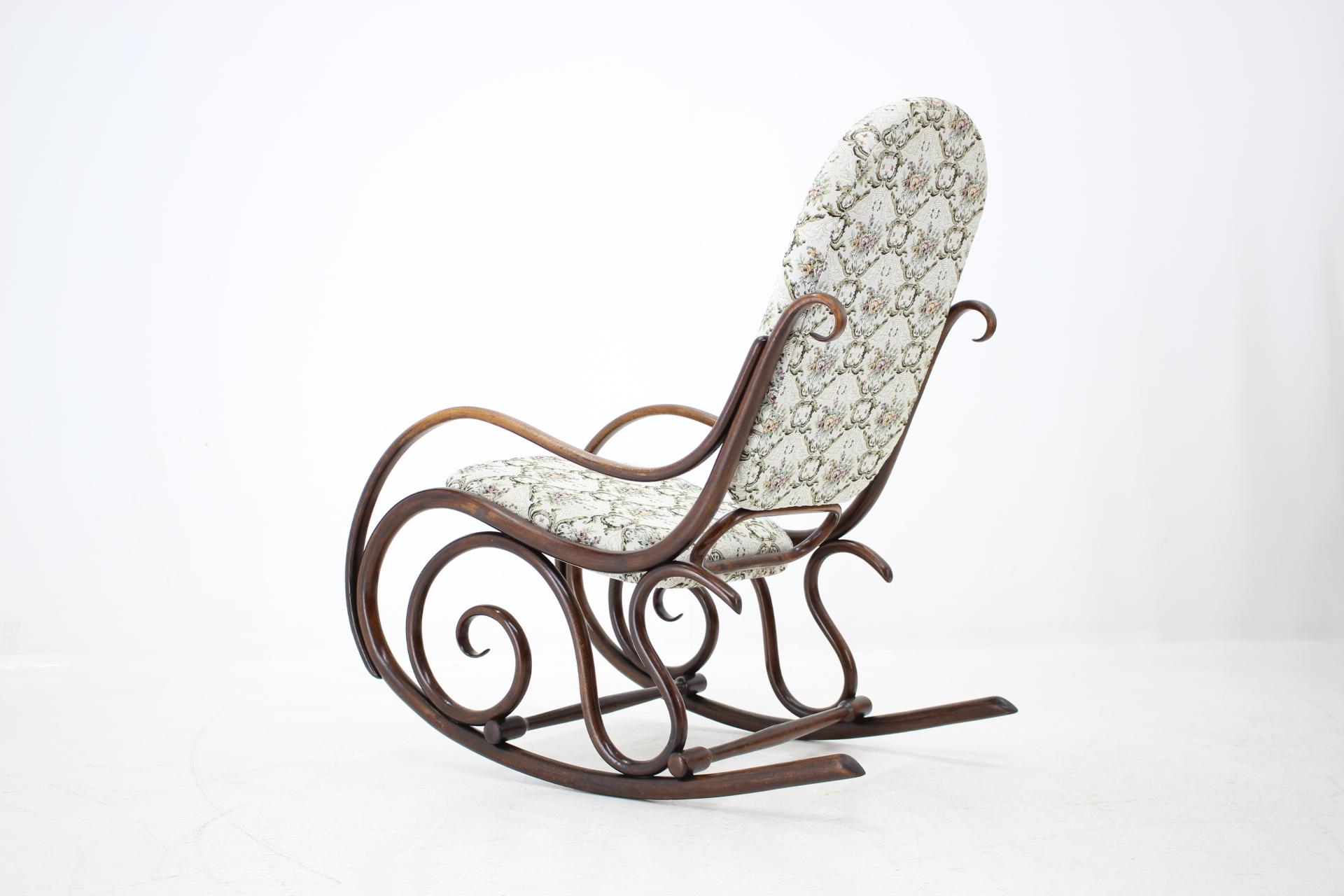 Antique Small Rocking Chair /Gebruder Thonet, 1881 In Good Condition In Praha, CZ