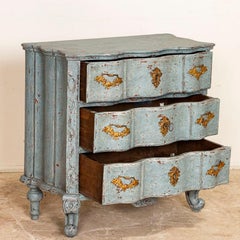 Petite commode ancienne rococo peinte en bleu, table de nuit