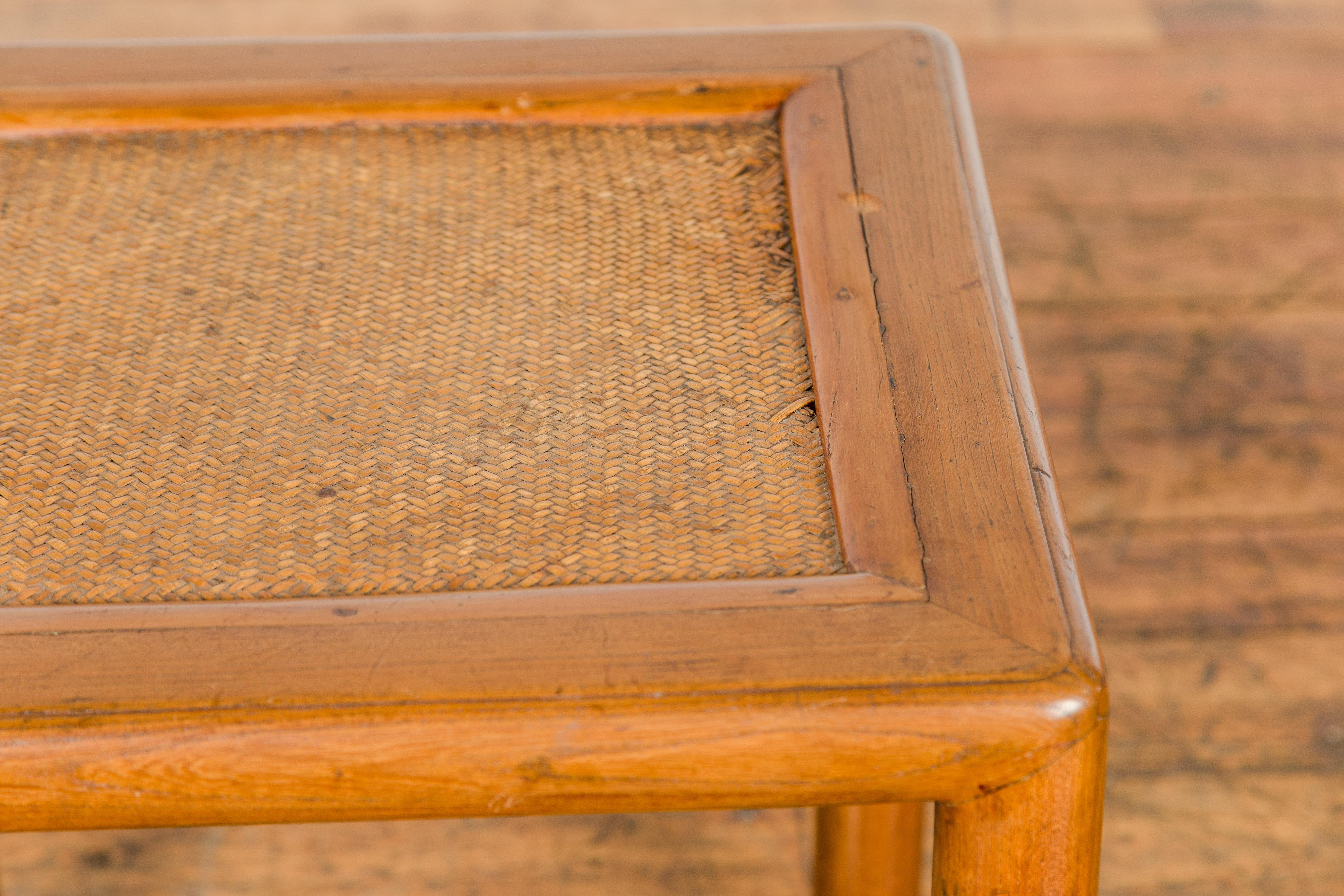 Petite table d'appoint carrée ancienne avec insert en rotin et contrepoids extensible 5