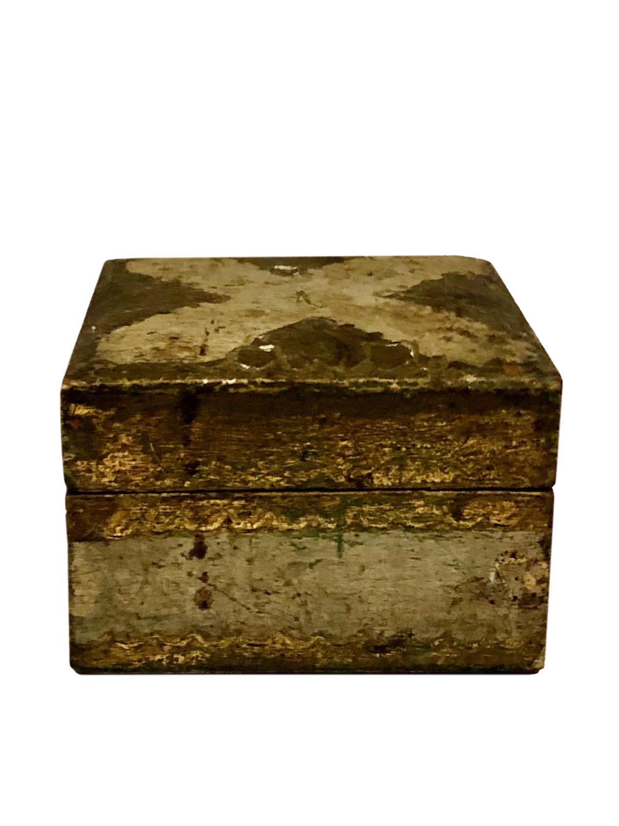 Antique Small Turn of the Century Florentine Box In Good Condition For Sale In Tampa, FL