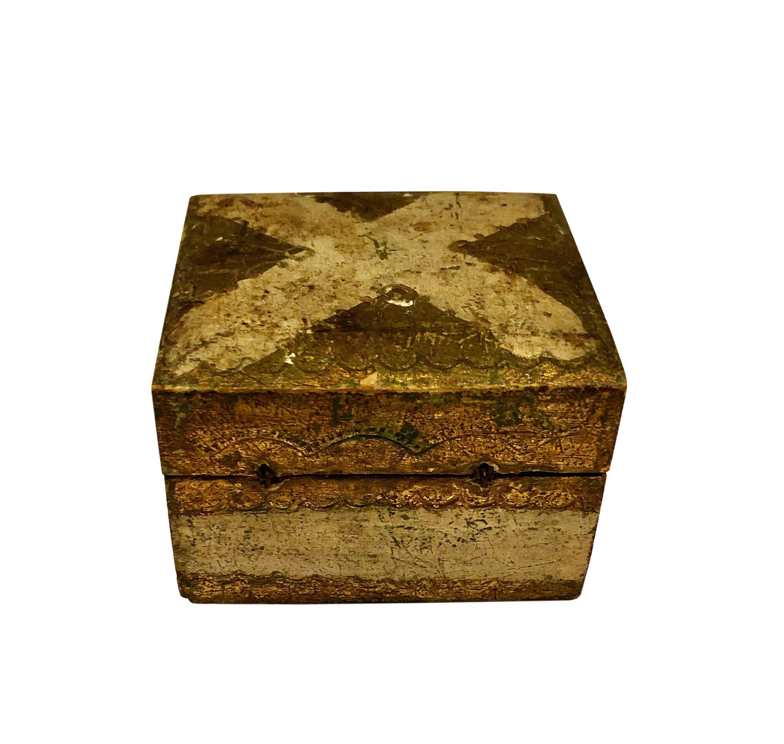 Antique Small Turn of the Century Florentine Box In Good Condition For Sale In Tampa, FL