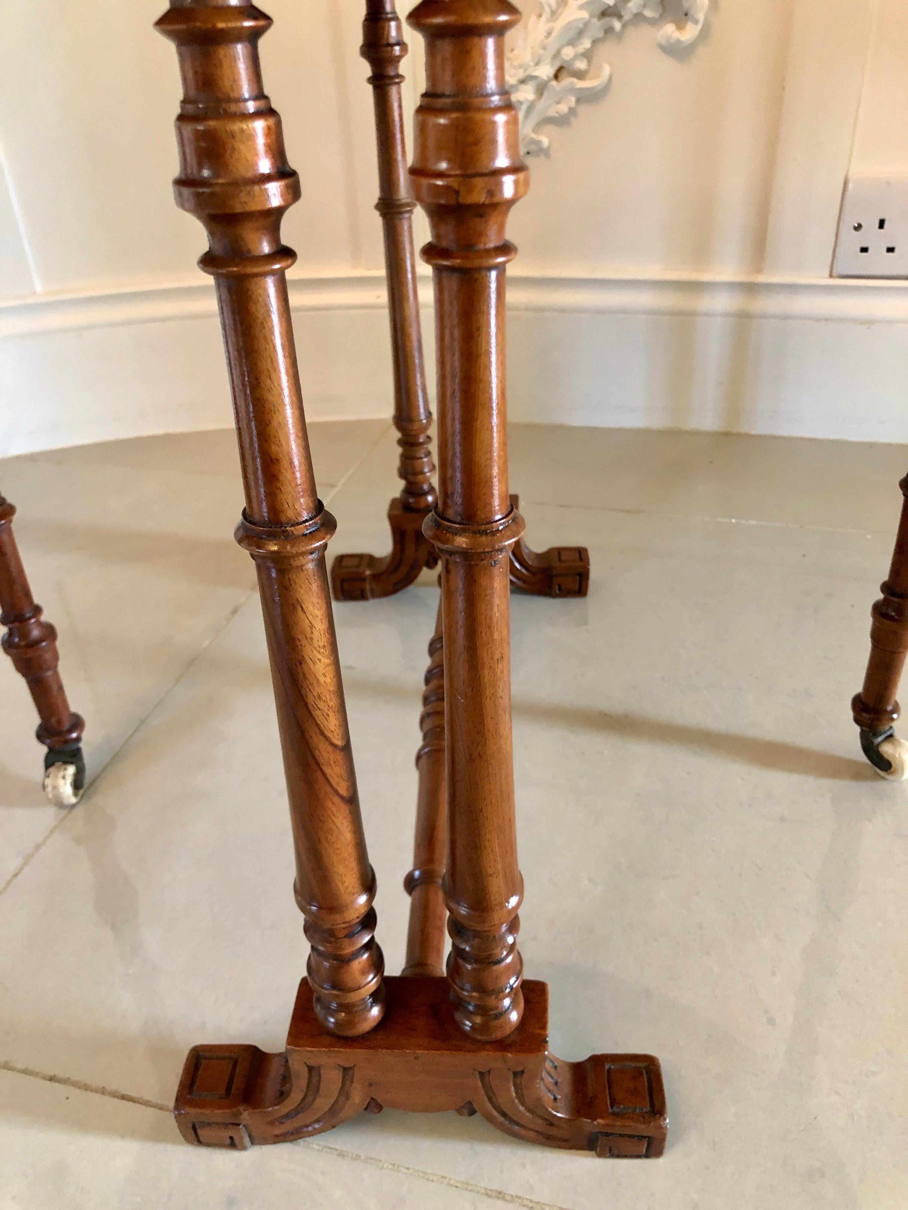 Antiker viktorianischer klappbarer Sutherland-Tisch aus Nussbaumholz im Zustand „Gut“ im Angebot in Suffolk, GB