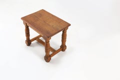 Petite table d'appoint ancienne en chêne massif, Belgique 1850s
