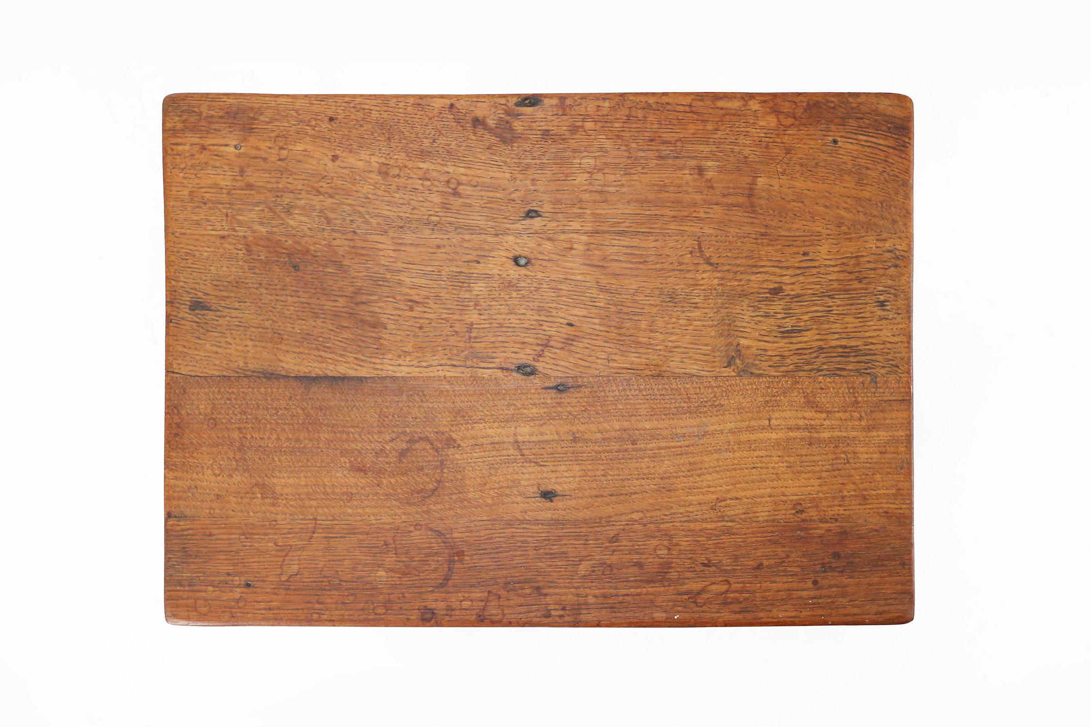 Pequeña mesa auxiliar antigua de madera de roble macizo, Bélgica años 1850 1