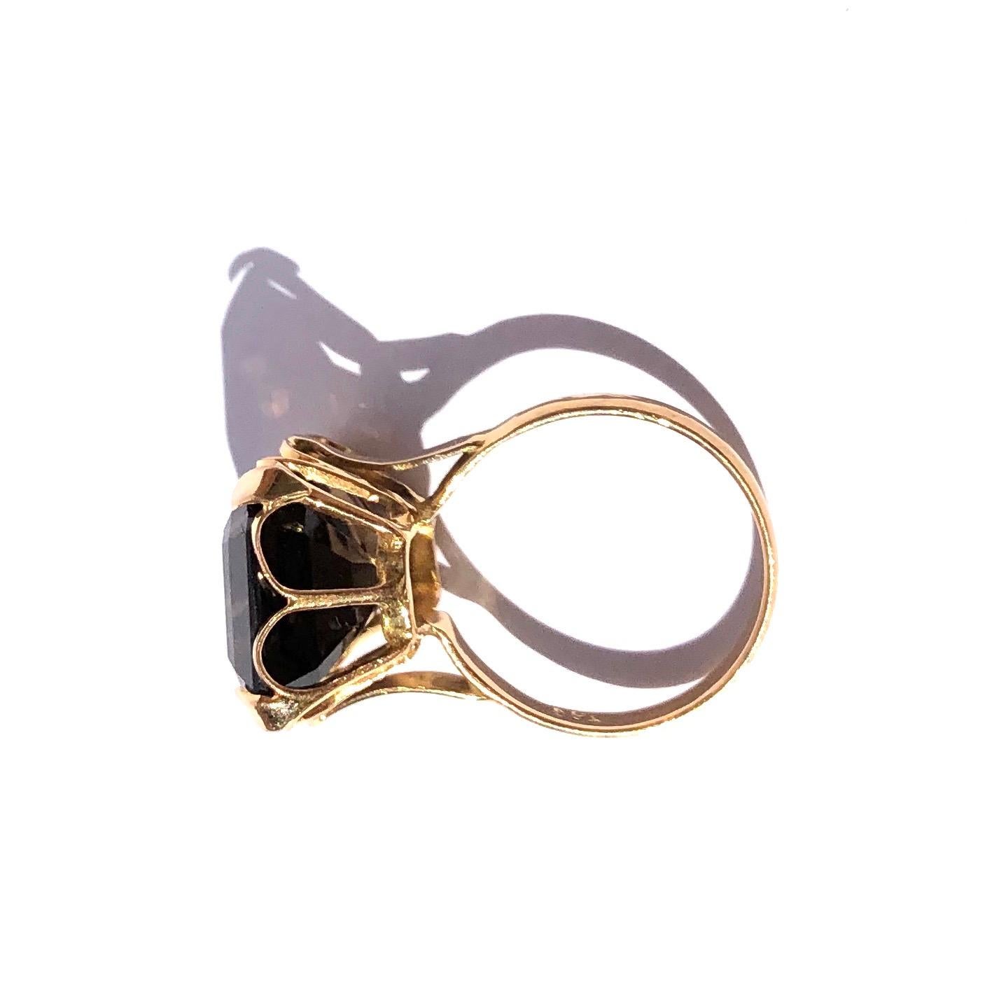 Antique Smokey Quartz and 18 Carat Gold Cocktail Ring In Excellent Condition For Sale In Chipping Campden, GB