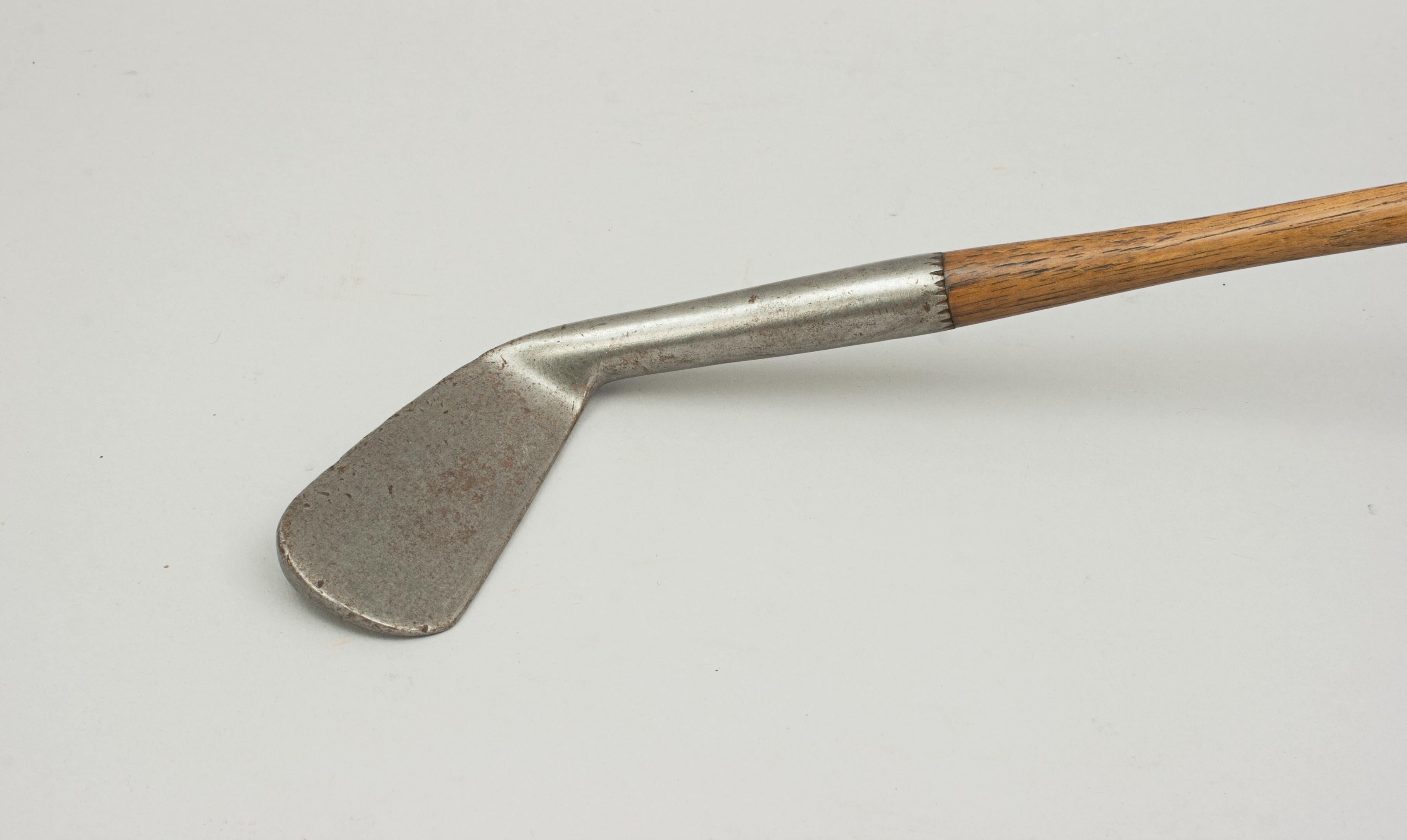 Antique Smooth Face Left Handed Golf Club, Lofting Iron In Good Condition For Sale In Oxfordshire, GB