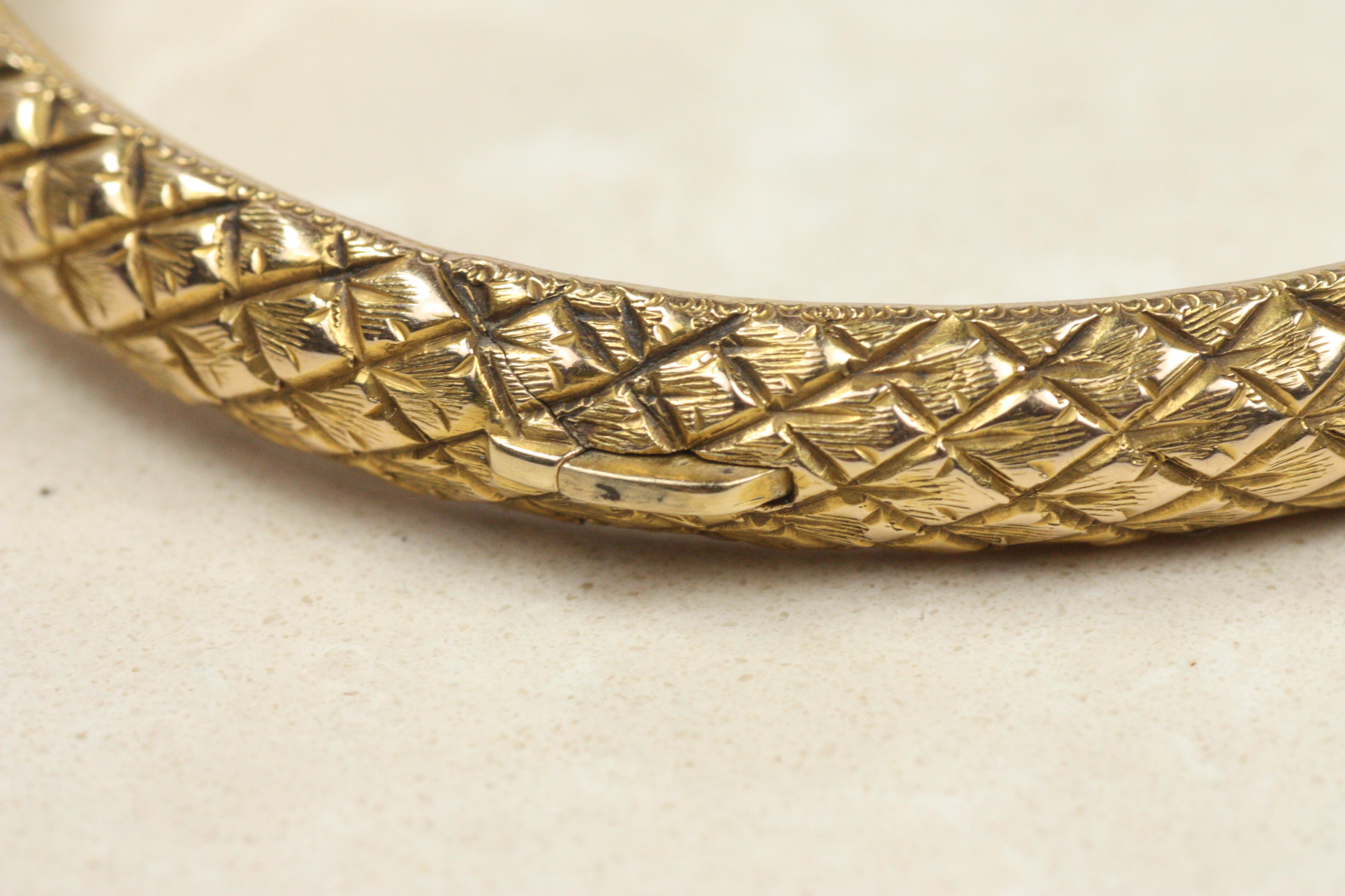 Antique Snake Bangle Bracelet – 14K Yellow Gold, 0.70ct Diamond, Emeralds, c1900 For Sale 2