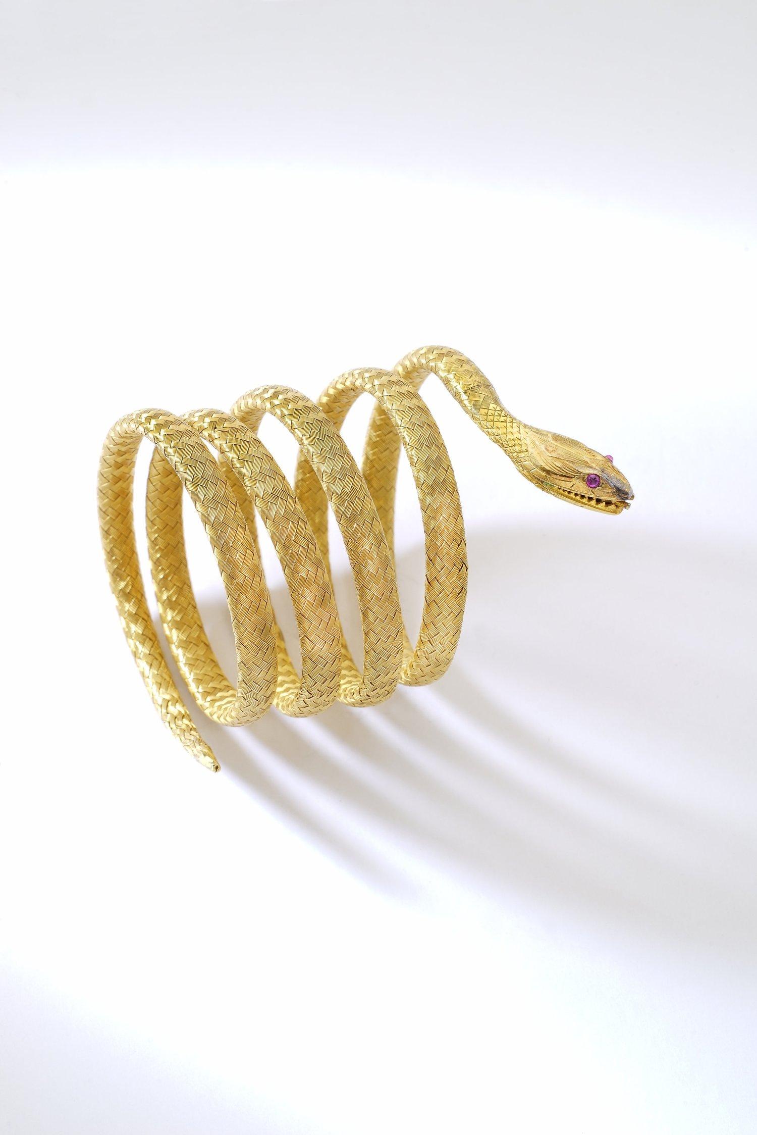 Antique Snake Bracelets in yellow gold and ruby eyes. Early 20th Century. French marks. 