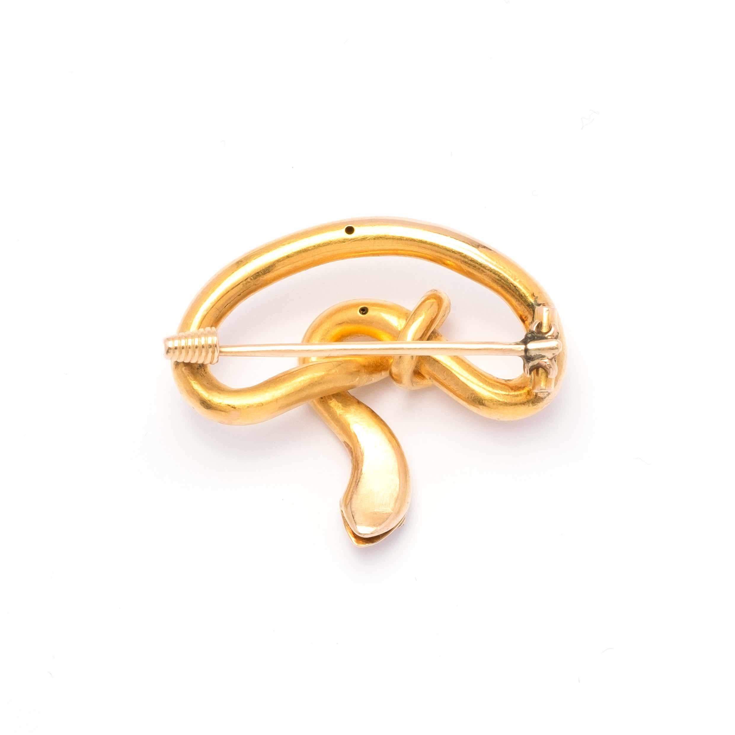 Antike Brosche aus 18-karätigem Gold mit kleinen Diamanten im Altschliff, Ende des 19. Jahrhunderts, c.a.

Höhepunkte:
- 18 Karat Gold
- Altgeschliffene Diamanten
- Ende des 19. Jahrhunderts c.a.

Messungen
- Länge 2,6 cm x Breite 3,1 cm
- Gewicht: