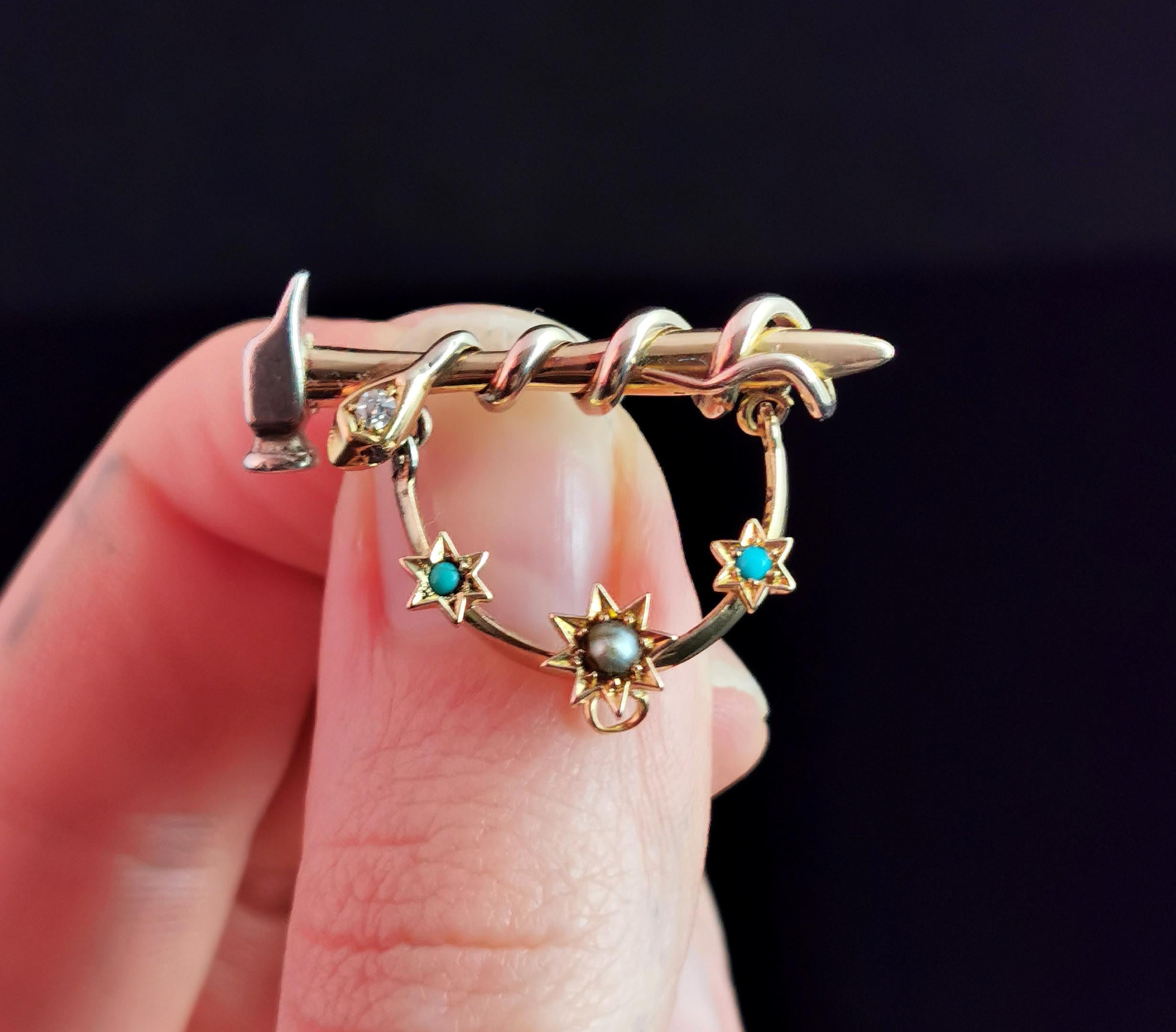 Antiguo broche de serpiente, martillo y estrellas, oro de 9 quilates y plata, diamante, rubí, perla en venta 3