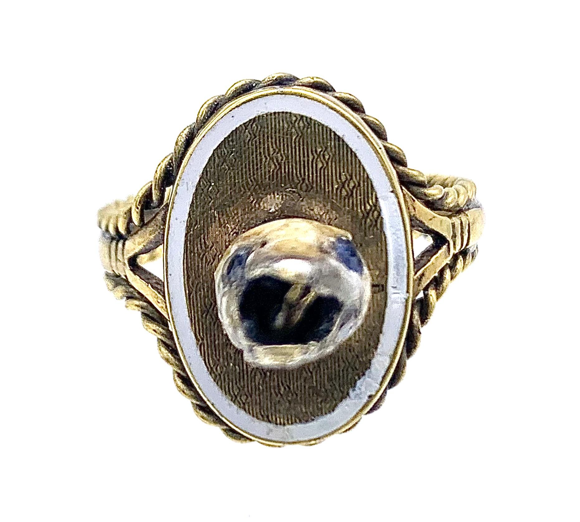 Antique Snake Ring Double Sided Face 10 Karat Gold Sapphire Diamond Eyes Enamel In Good Condition For Sale In Munich, Bavaria
