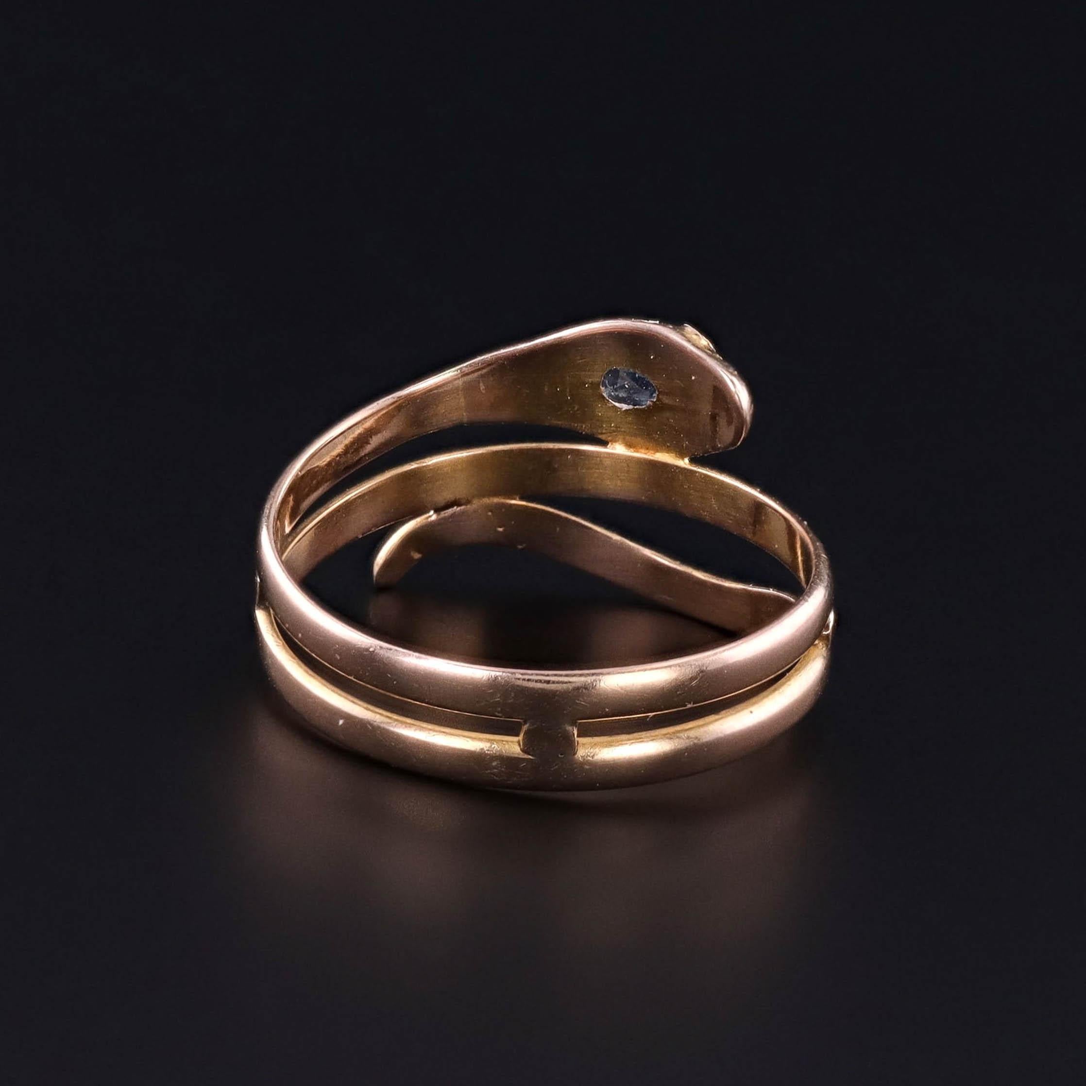 Taglio ovale Anello antico a forma di serpente in oro 18 carati in vendita
