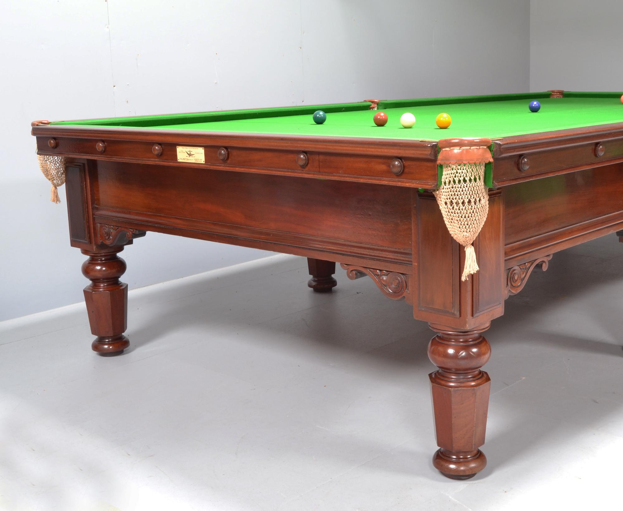 Table de billard ou table de piscine ancienne en acajou en stock Bon état - En vente à Radstock, GB