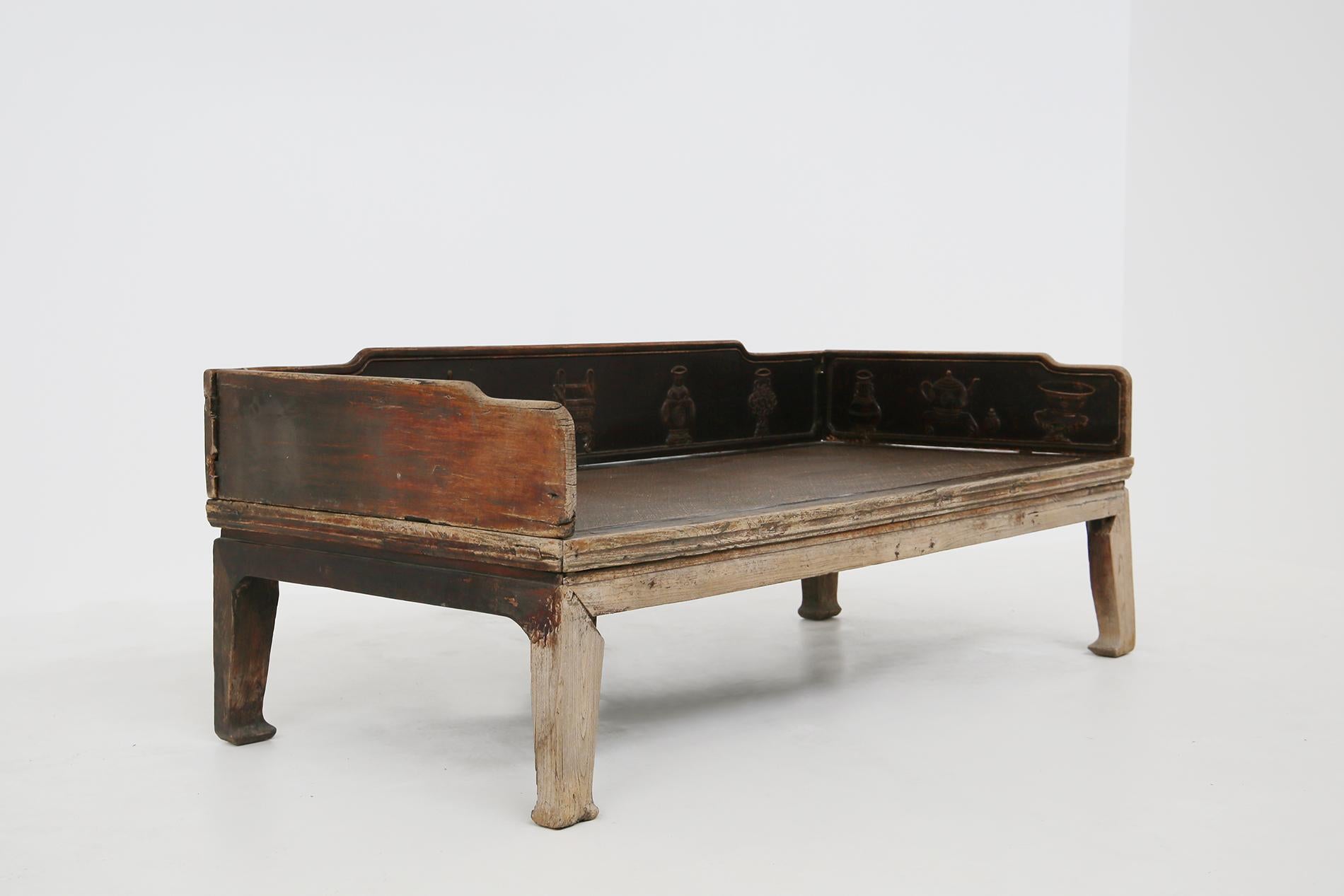 Ancient late Ming sofa bed of elegant proportions, the removable rails of the backrest and armrests are made of carved wooden panels. The ornaments have been carefully inlaid with jars and various containers. The central panel has a sinuous line