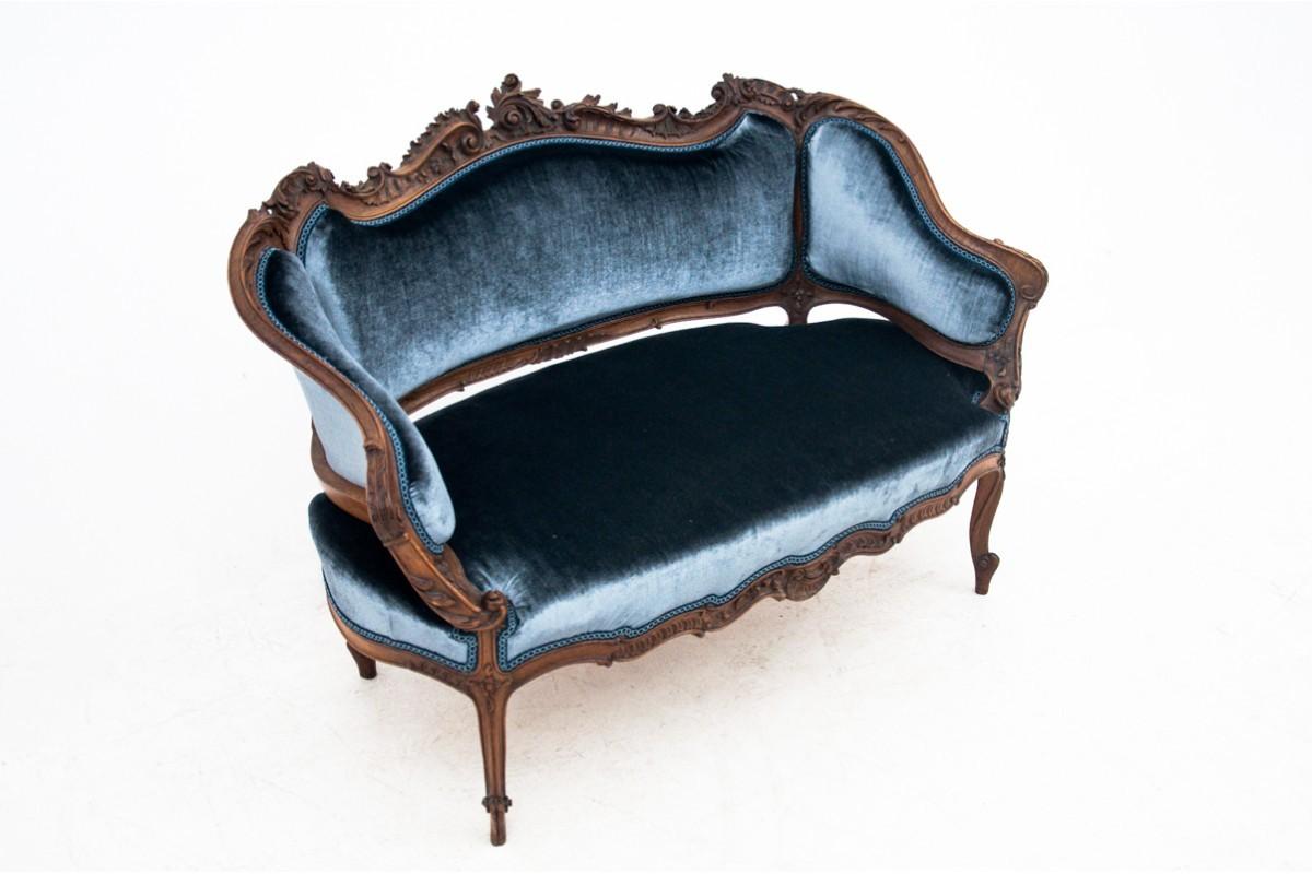 A lounge set in the style of Louis Philippe, made in France around 1890. The set has undergone professional renovation in our workshop. The seats and backrests of the furniture were covered with a new fabric in the color of velvet blue. The wooden