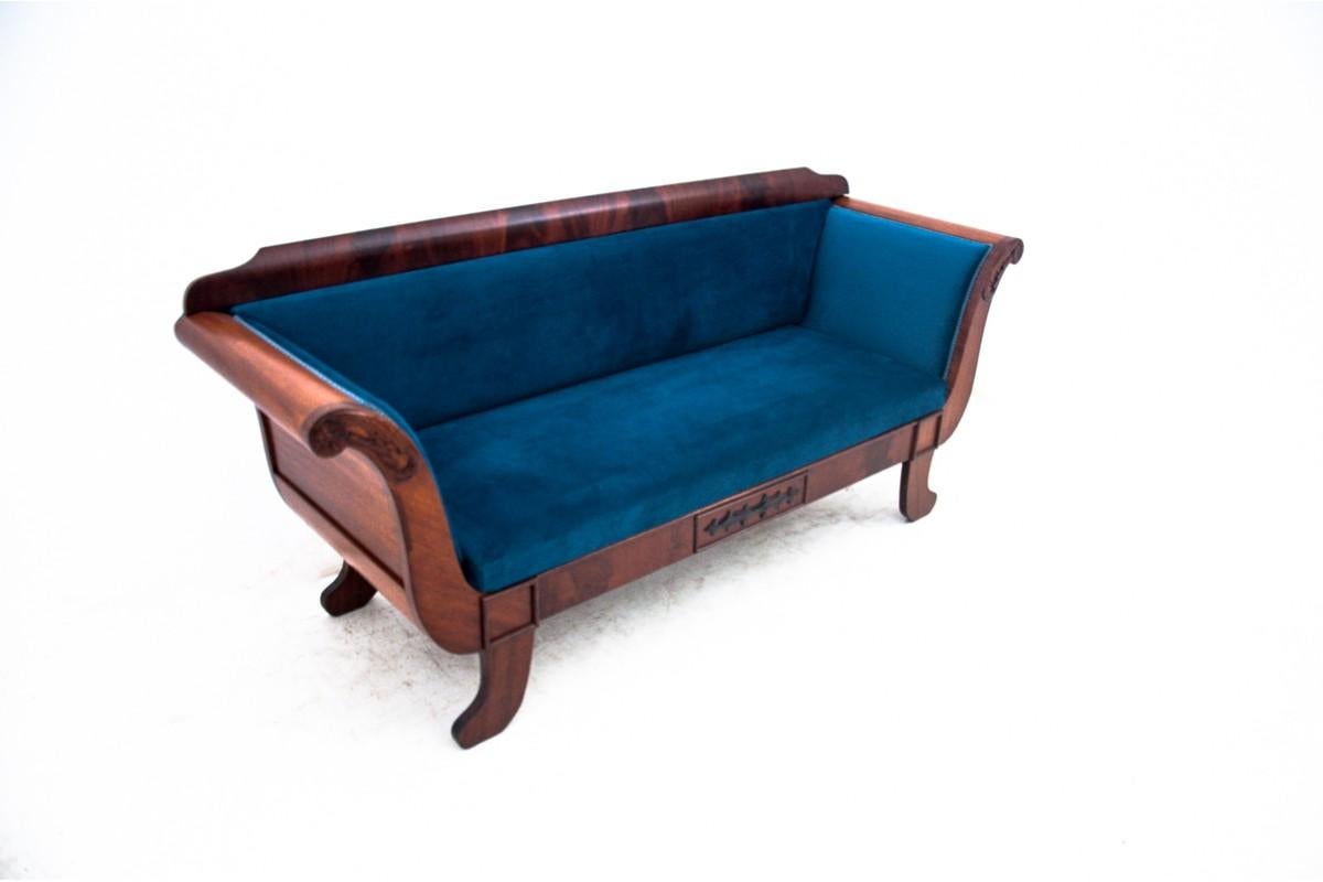 Antique sofa from the turn of the 19th and 20th centuries, coming from Scandinavia.

Furniture in very good condition, after professional renovation. The sofa has been covered with a new fabric.

Dimensions:

Sofa: height 87 cm / seat height