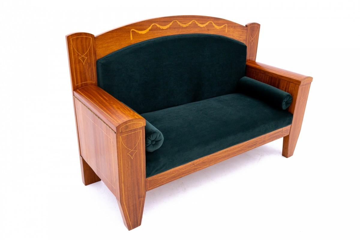 Sofa, Nordeuropa, um 1890.

Sehr guter Zustand, nach professioneller Renovierung und Erneuerung der Polsterung.

Holz: Mahagoni

Abmessungen:

Sofa Höhe 113 cm Sitzhöhe 45 cm Breite 170 cm Tiefe 65 cm