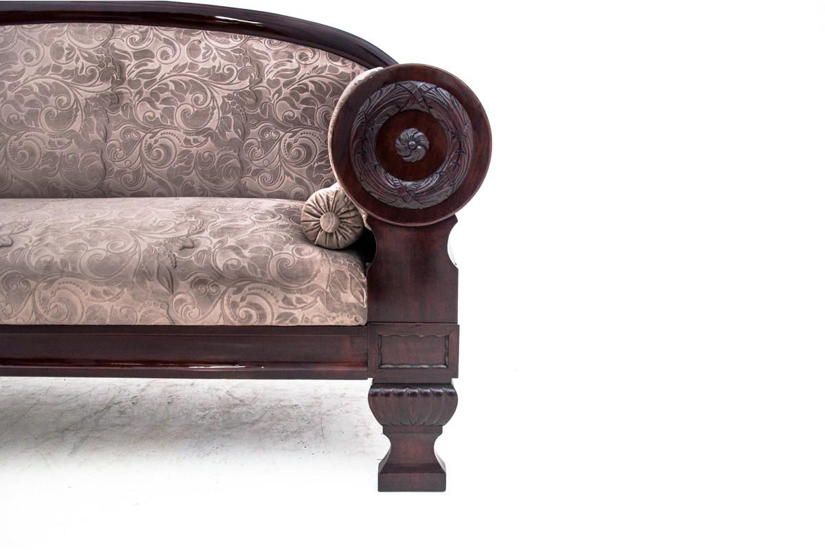 Antikes Sofa im Biedermeier, Nordeuropa, um 1840. (Stoff) im Angebot