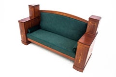 Antikes Sofa, Nordeuropa, spätes 19. Jahrhundert. Nach der Renovierung.